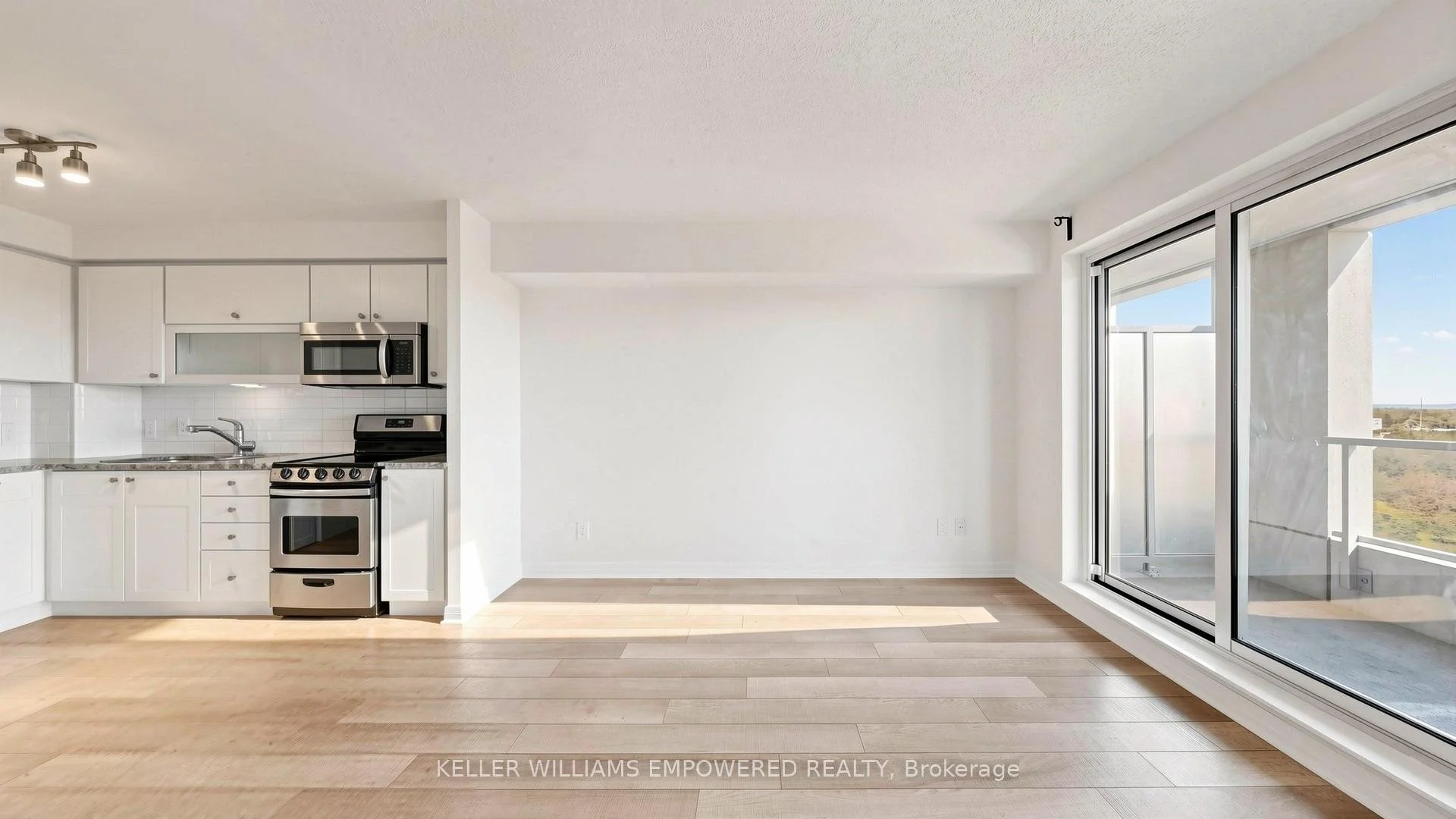 Photo 11 of Unit 807, 2015 Sheppard Avenue E, North York, Henry Farm — HOMEH
