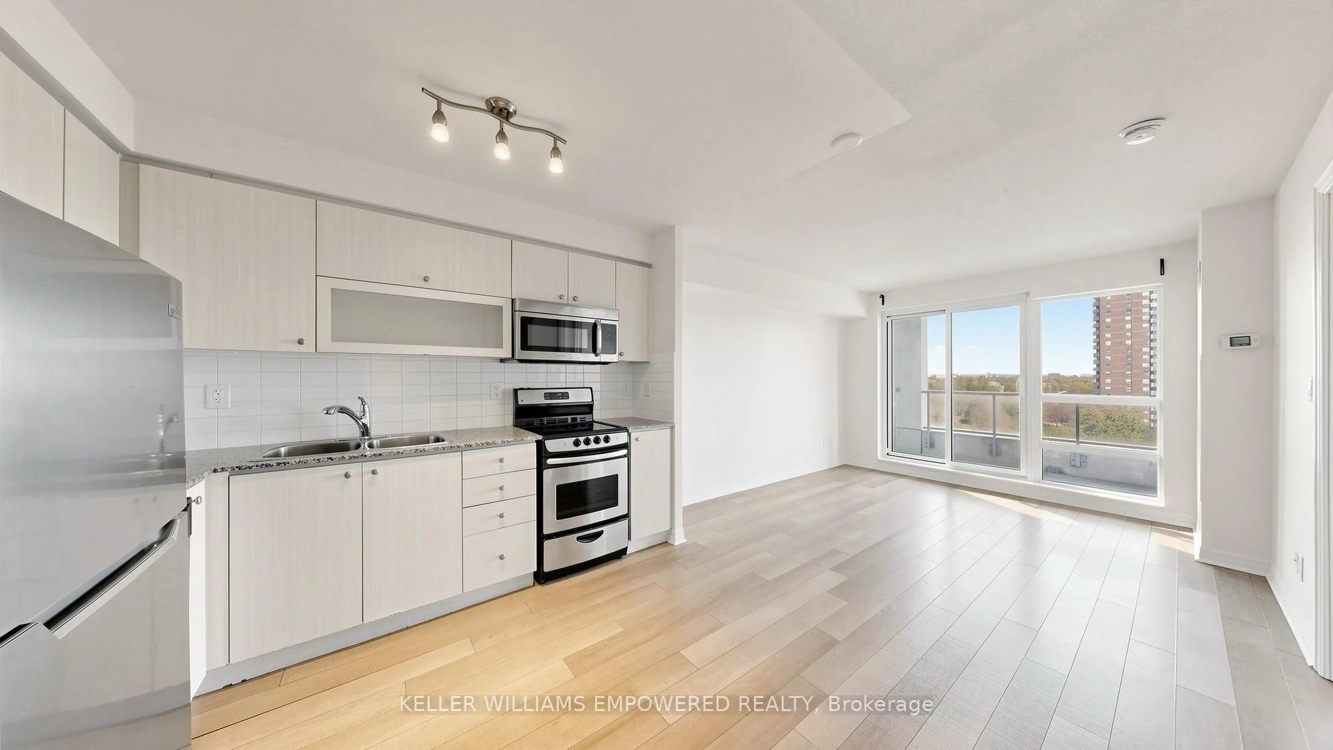 Photo 12 of Unit 807, 2015 Sheppard Avenue E, North York, Henry Farm — HOMEH