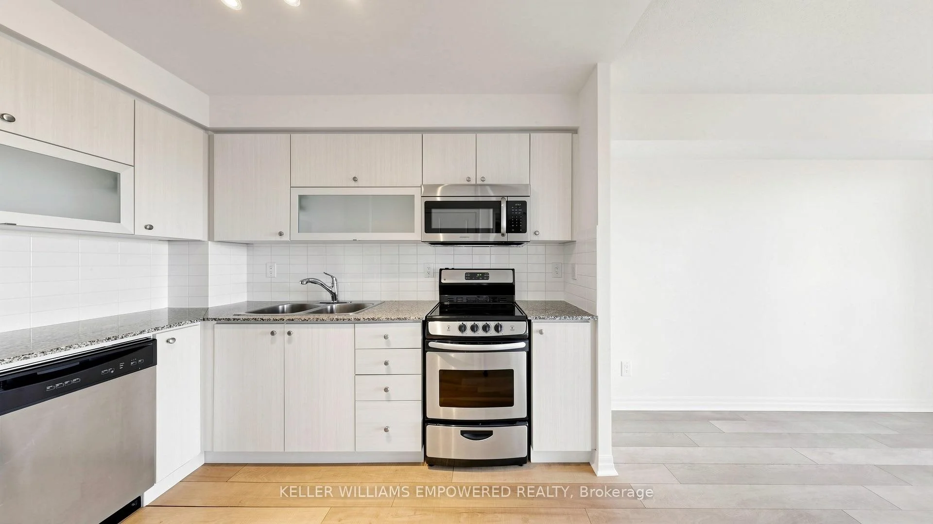 Photo 17 of Unit 807, 2015 Sheppard Avenue E, North York, Henry Farm — HOMEH