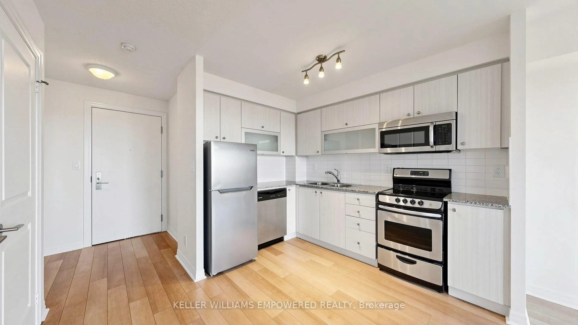 Photo 13 of Unit 807, 2015 Sheppard Avenue E, North York, Henry Farm — HOMEH