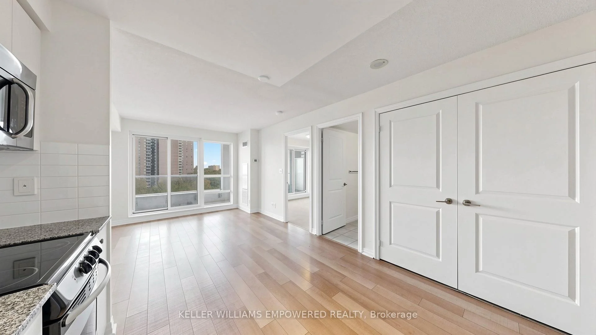 Photo 15 of Unit 807, 2015 Sheppard Avenue E, North York, Henry Farm — HOMEH