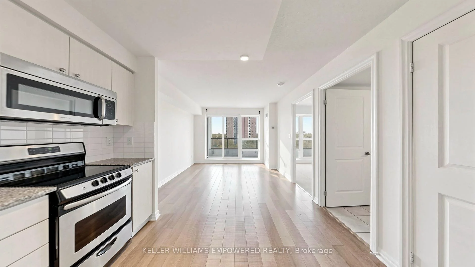 Photo 16 of Unit 807, 2015 Sheppard Avenue E, North York, Henry Farm — HOMEH
