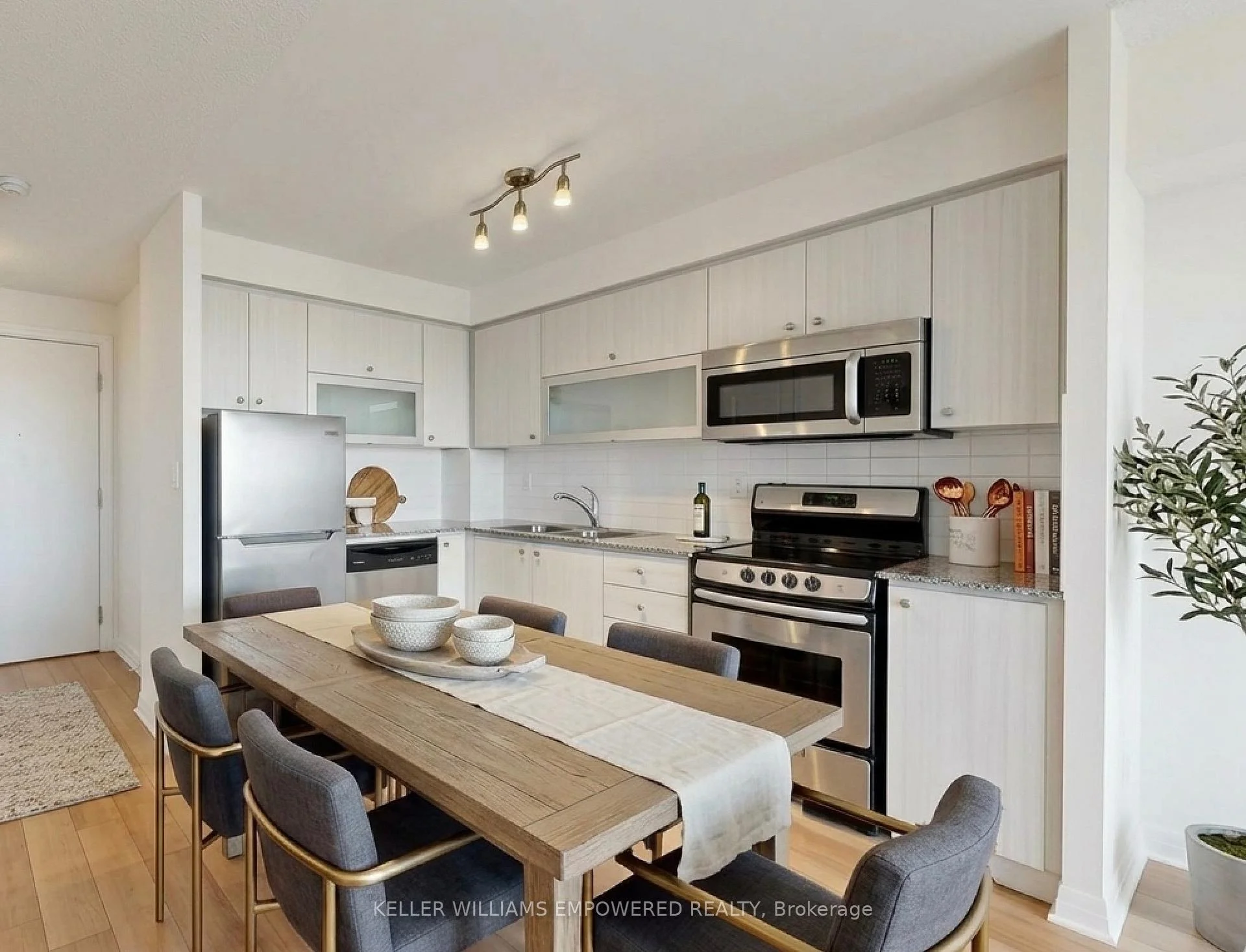Photo 7 of Unit 807, 2015 Sheppard Avenue E, North York, Henry Farm — HOMEH
