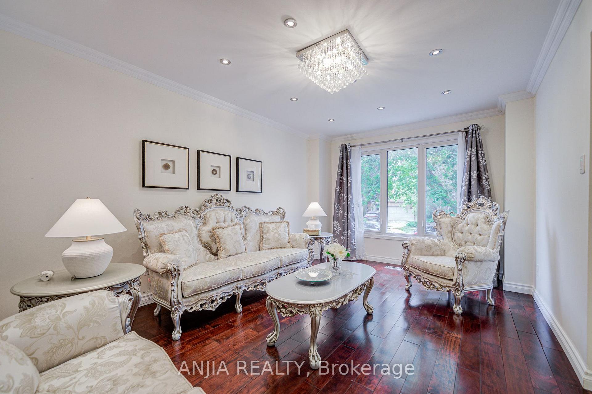 Photo 8 of 39 Millcroft Way, Vaughan, Brownridge — HOMEH