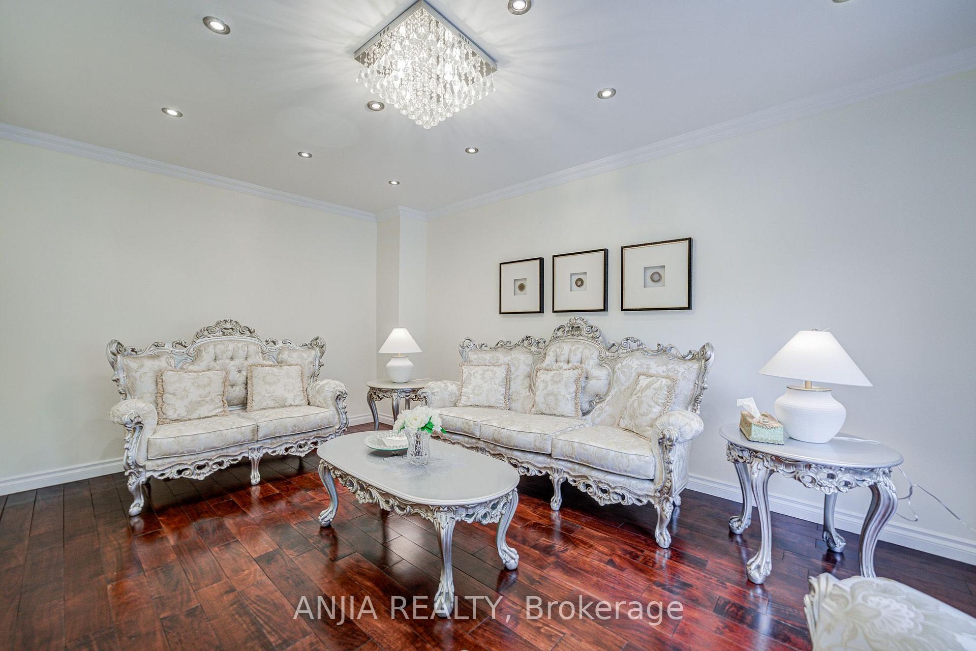 Photo 10 of 39 Millcroft Way, Vaughan, Brownridge — HOMEH