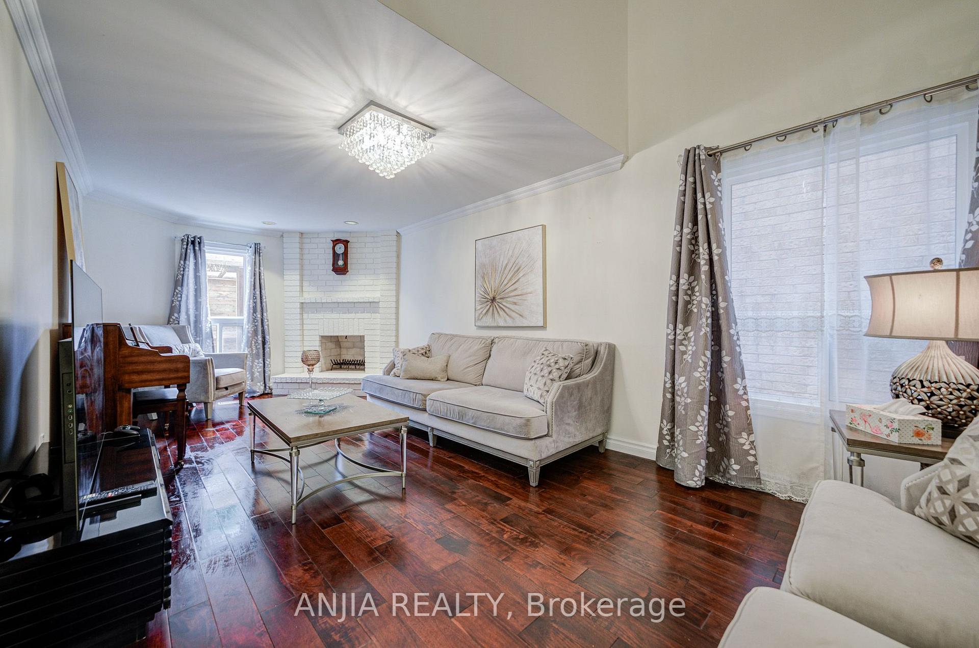 Photo 11 of 39 Millcroft Way, Vaughan, Brownridge — HOMEH