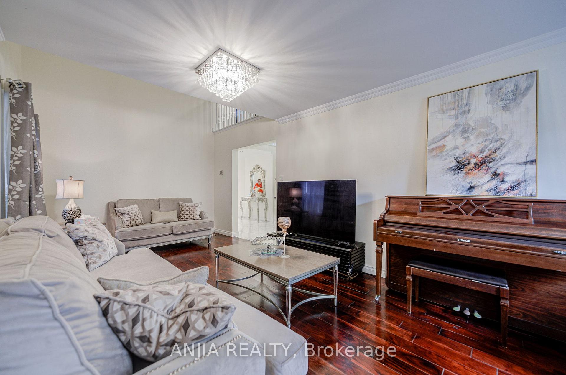 Photo 12 of 39 Millcroft Way, Vaughan, Brownridge — HOMEH