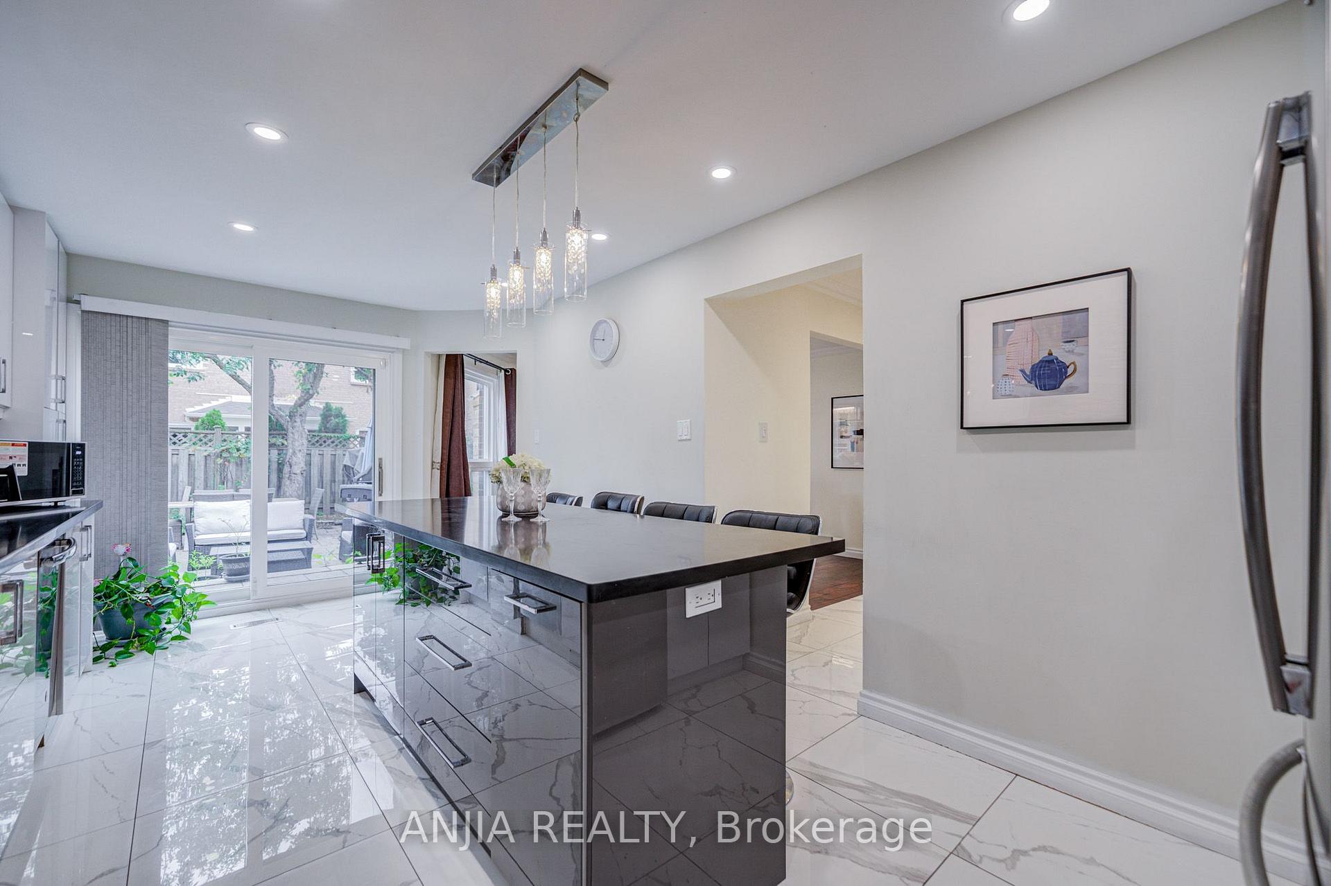Photo 19 of 39 Millcroft Way, Vaughan, Brownridge — HOMEH