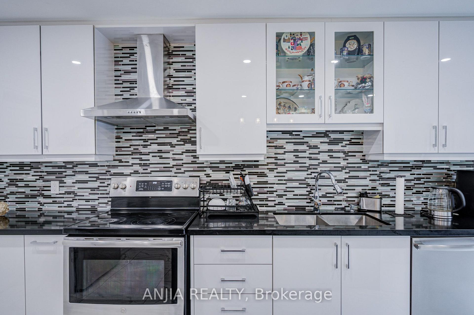 Photo 21 of 39 Millcroft Way, Vaughan, Brownridge — HOMEH