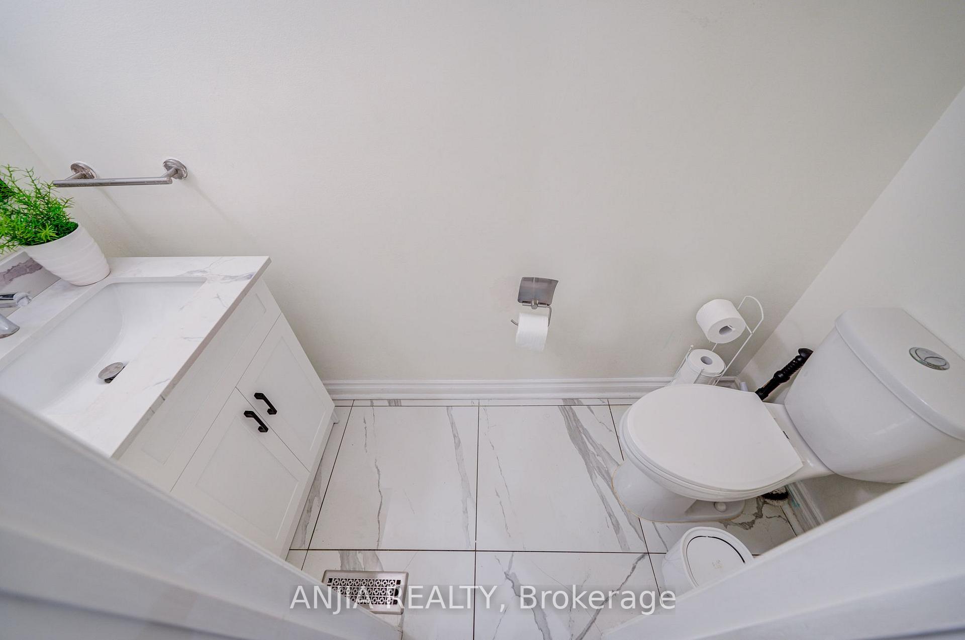 Photo 23 of 39 Millcroft Way, Vaughan, Brownridge — HOMEH
