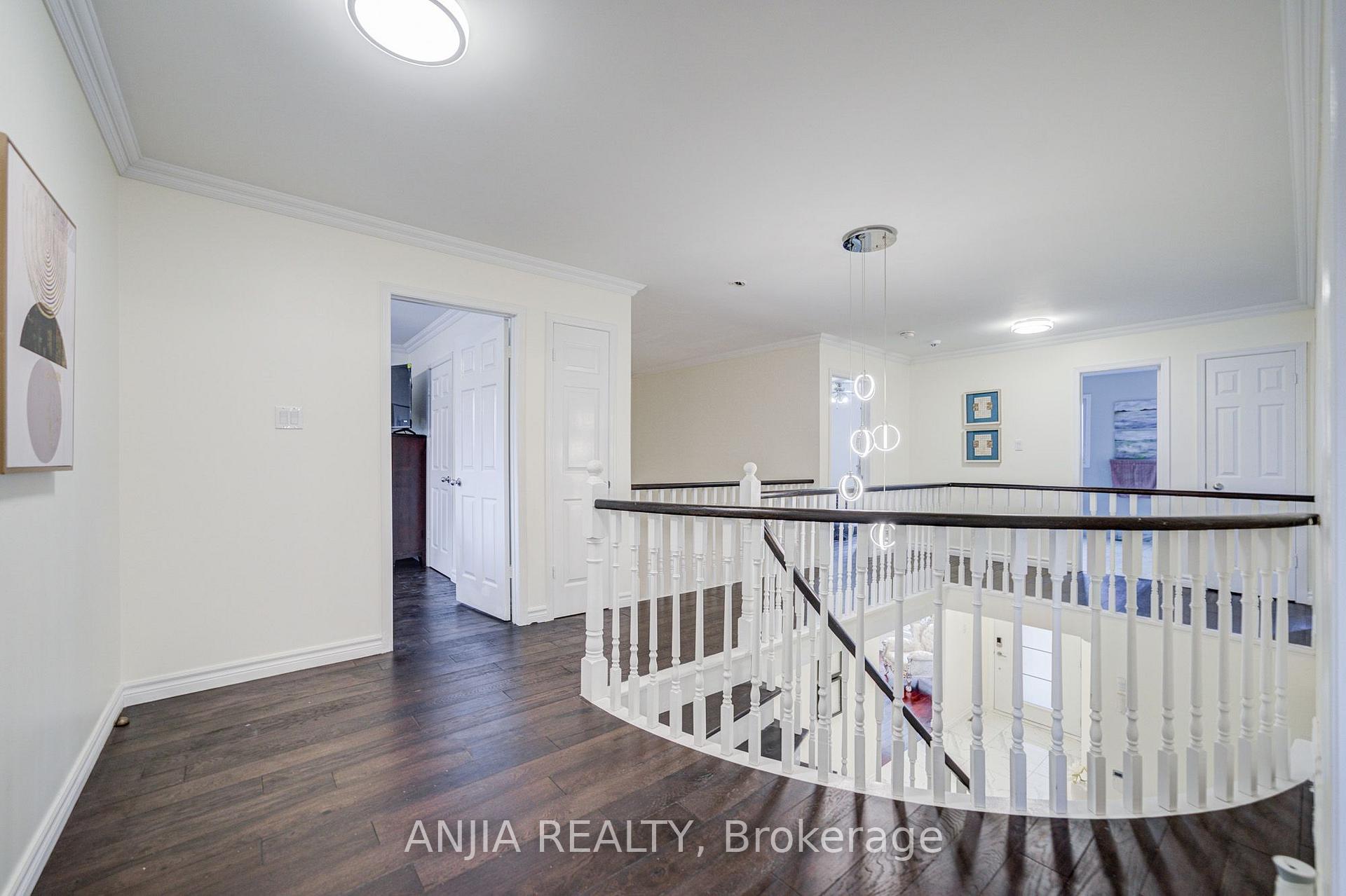 Photo 25 of 39 Millcroft Way, Vaughan, Brownridge — HOMEH