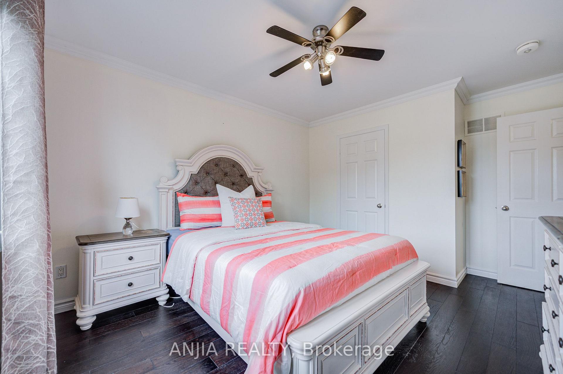 Photo 35 of 39 Millcroft Way, Vaughan, Brownridge — HOMEH