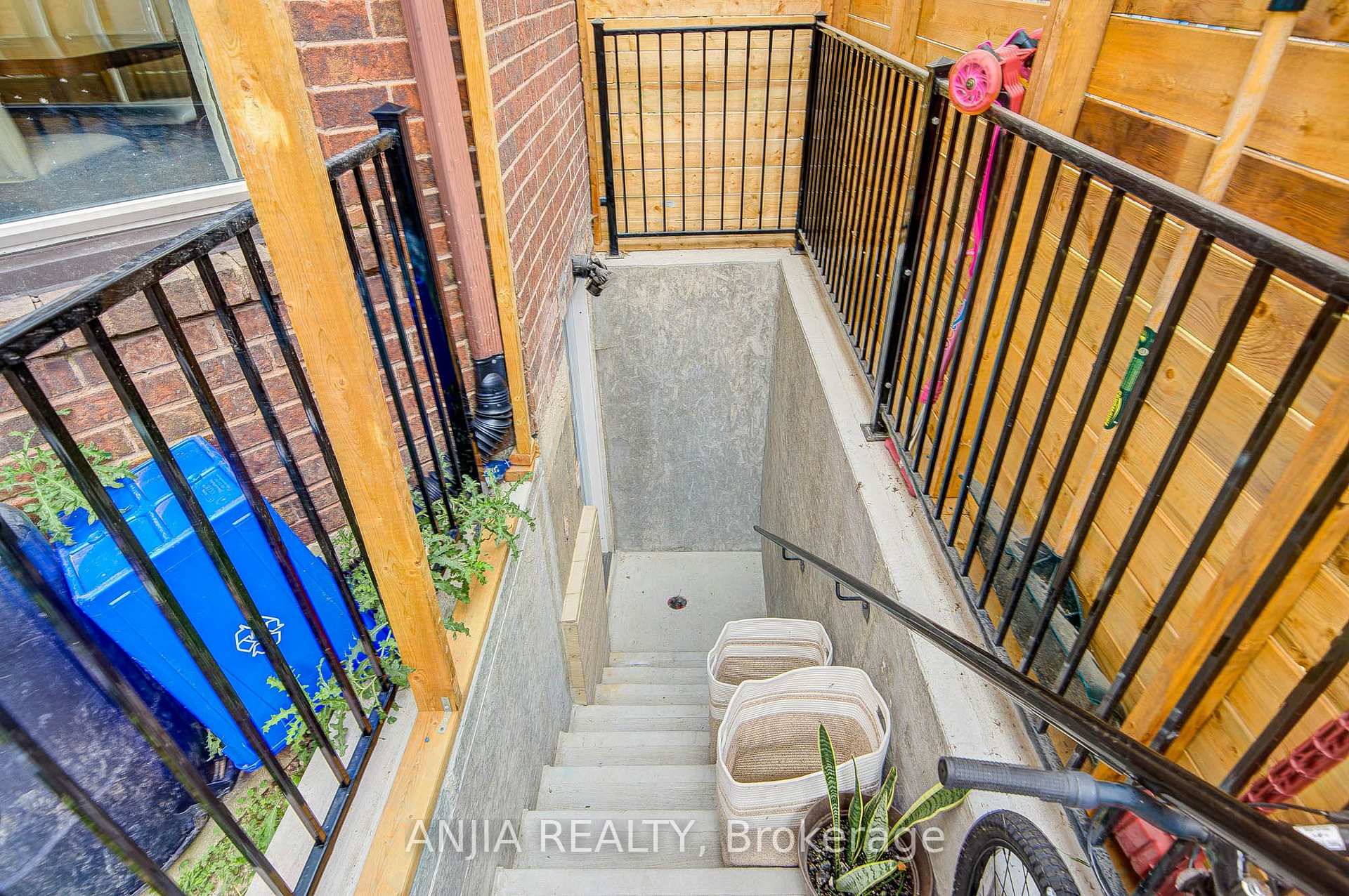 Photo 47 of 39 Millcroft Way, Vaughan, Brownridge — HOMEH