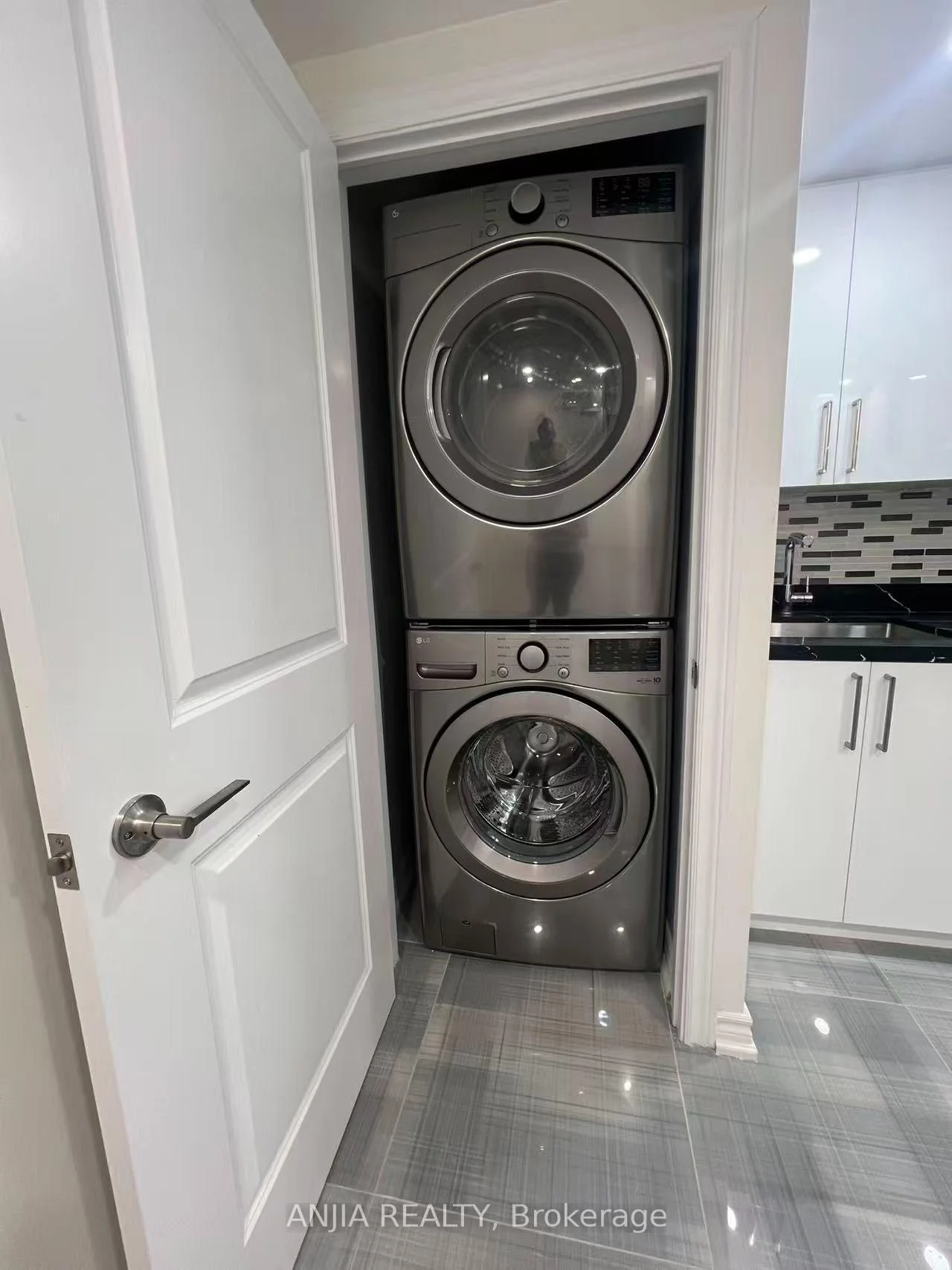 Photo 52 of 39 Millcroft Way, Vaughan, Brownridge — HOMEH
