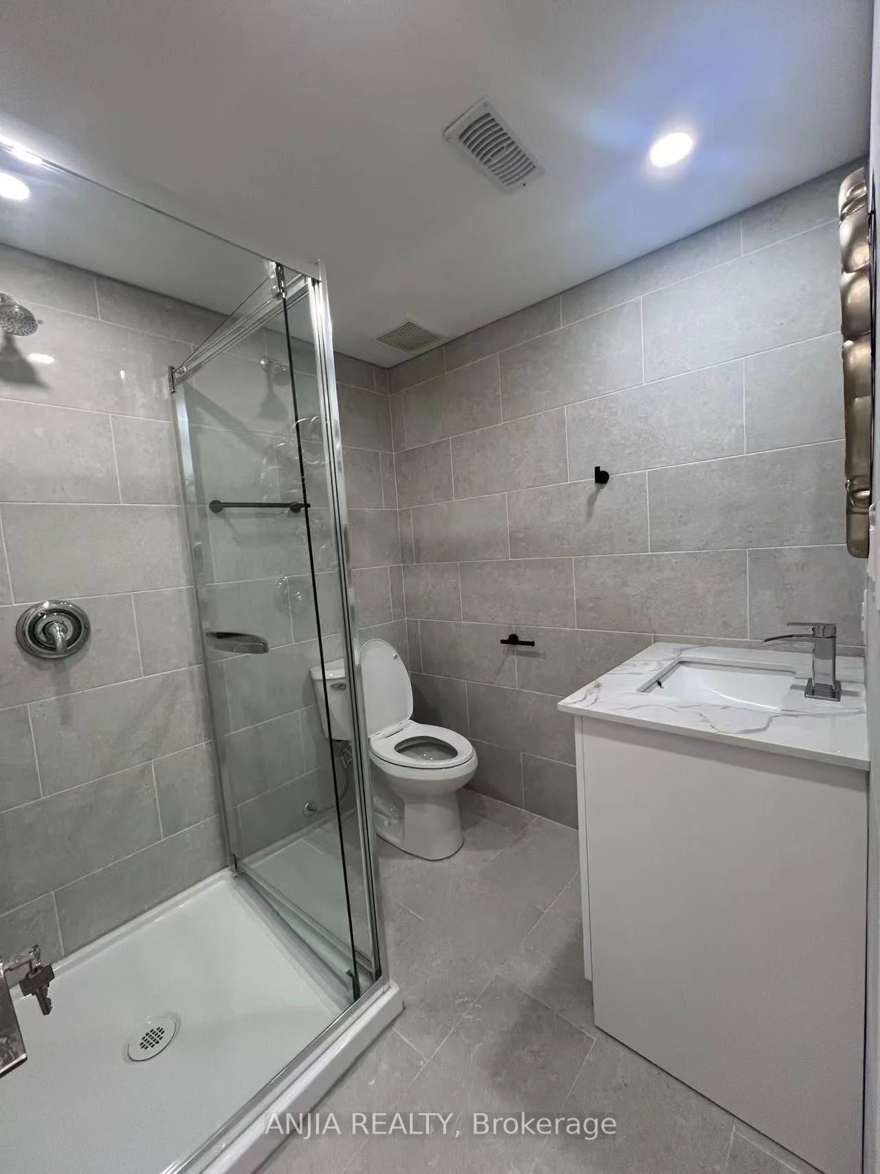 Photo 53 of 39 Millcroft Way, Vaughan, Brownridge — HOMEH