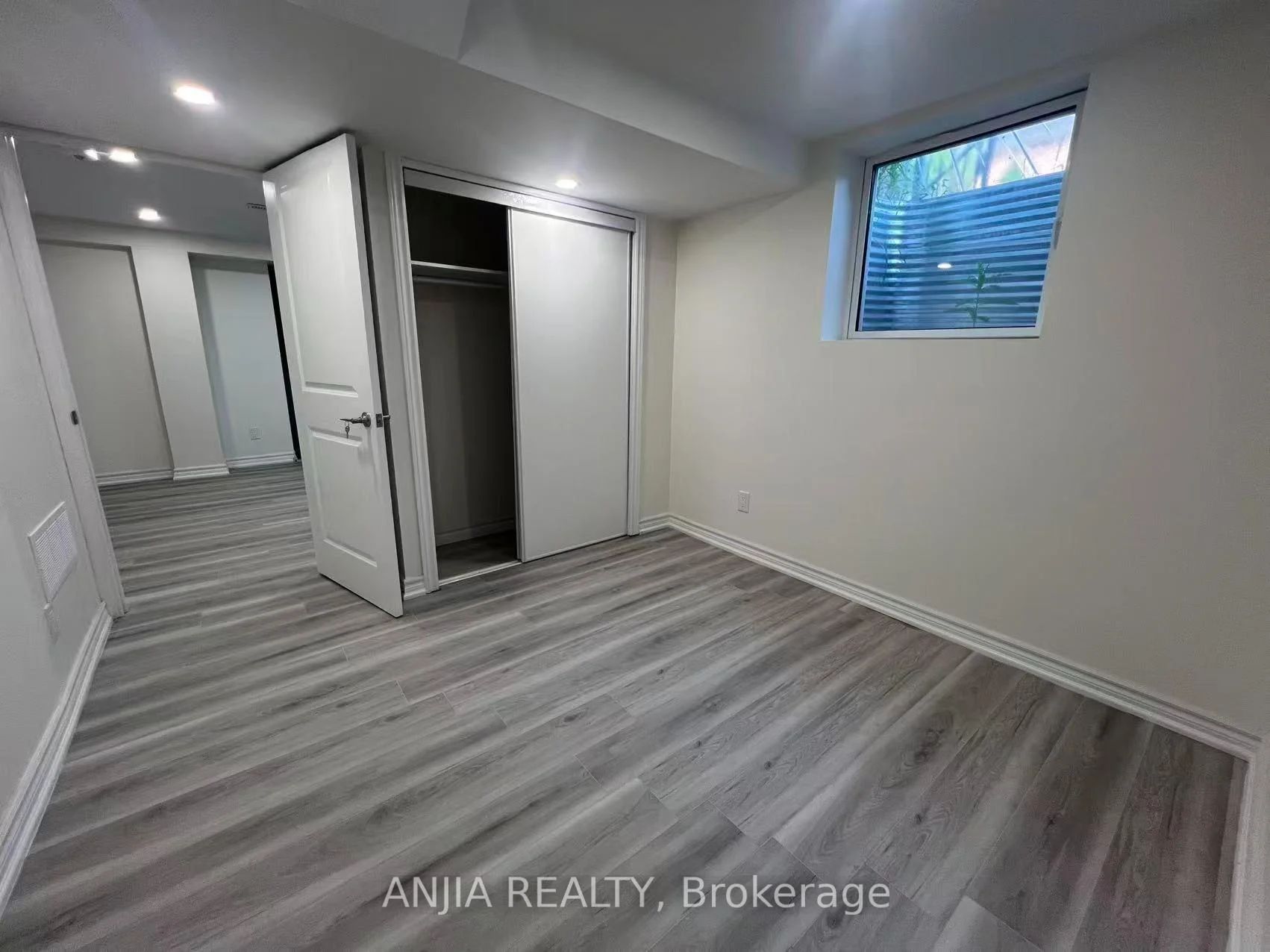 Photo 54 of 39 Millcroft Way, Vaughan, Brownridge — HOMEH