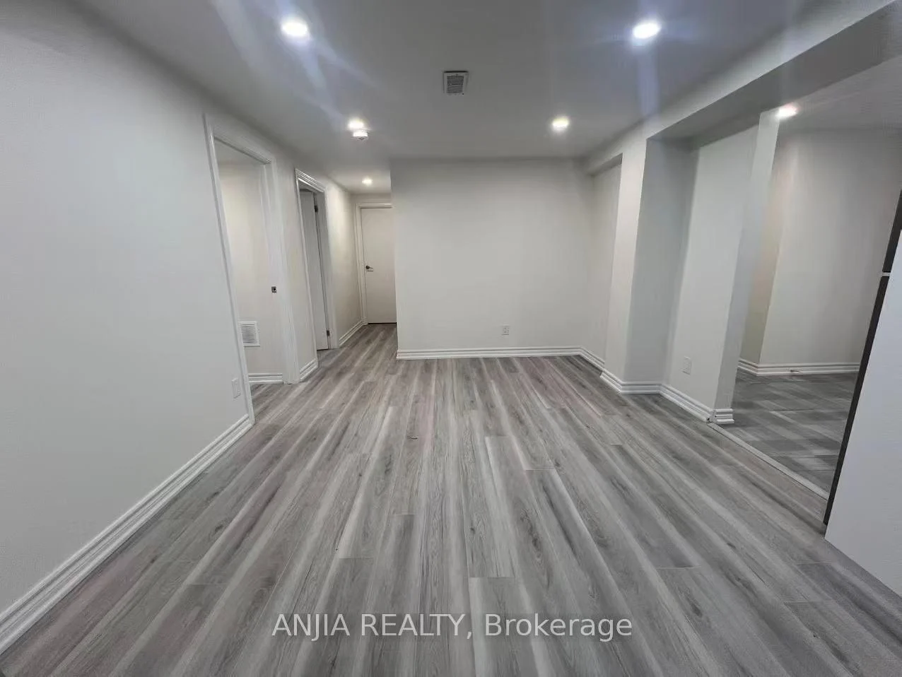 Photo 55 of 39 Millcroft Way, Vaughan, Brownridge — HOMEH