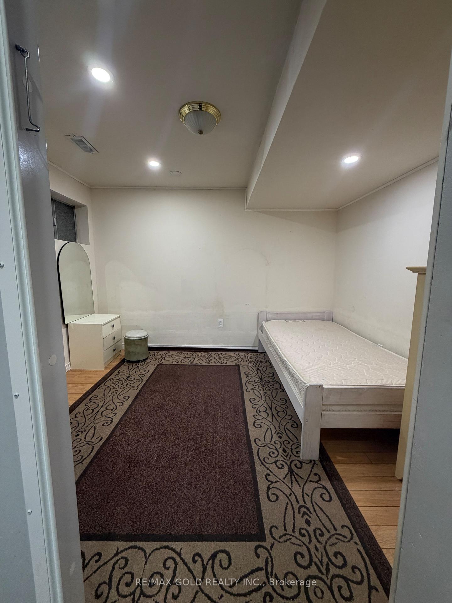 Photo 9 of Unit Basement, 38 Carter Drive, Brampton, Brampton North — HOMEH