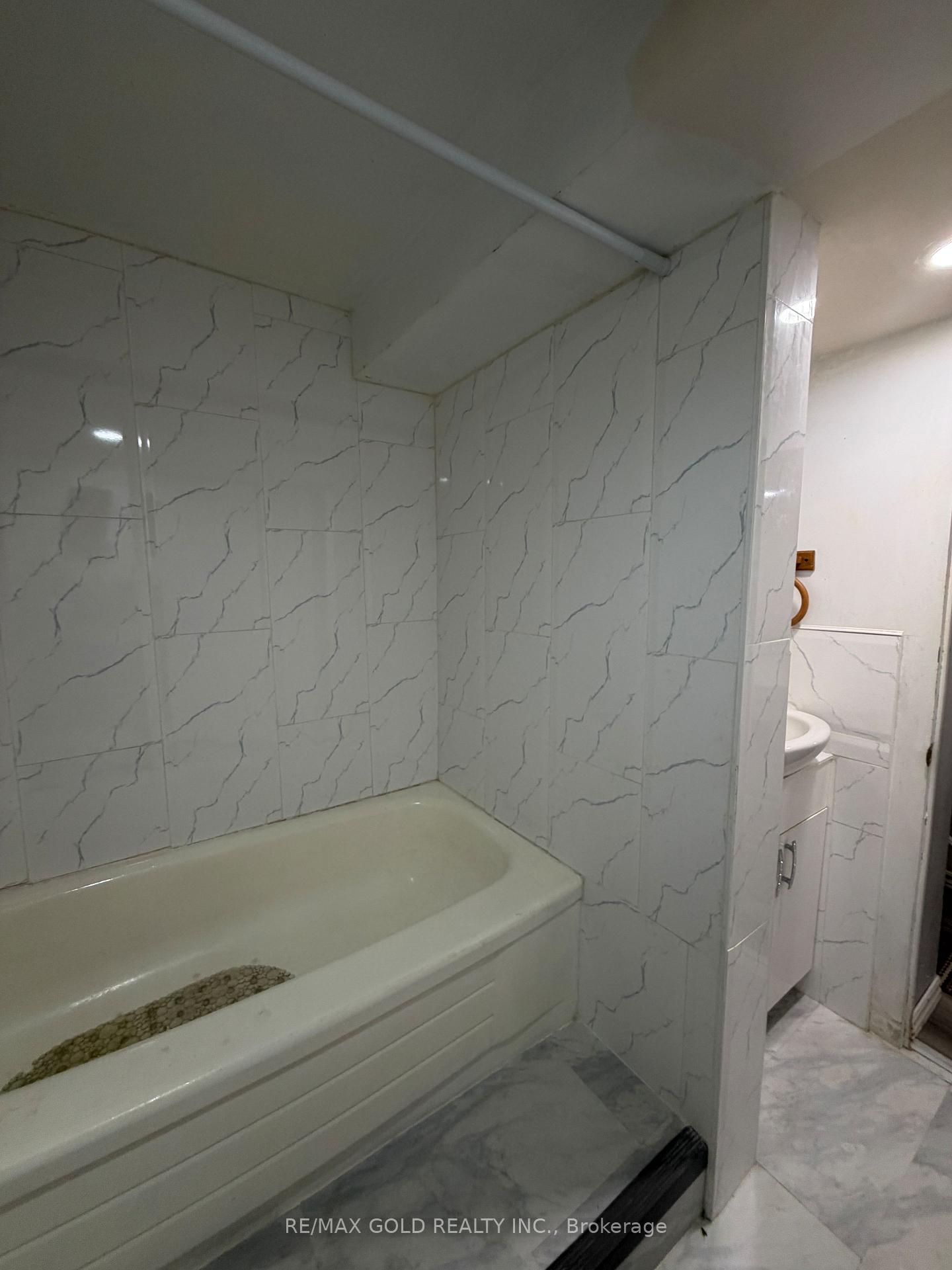 Photo 18 of Unit Basement, 38 Carter Drive, Brampton, Brampton North — HOMEH