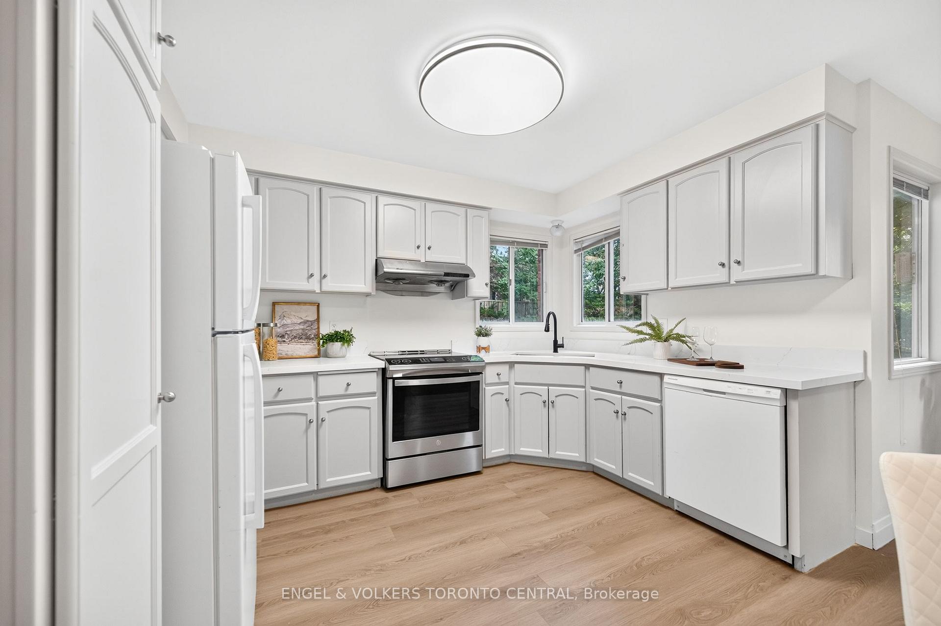 Photo 15 of 177 Mayfield Avenue, Waterloo, Lincoln Heights — HOMEH