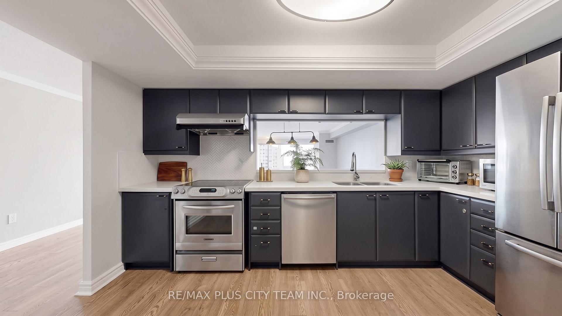 Photo 8 of Unit 2506, 33 University Avenue, Toronto, Bay Street Corridor — HOMEH