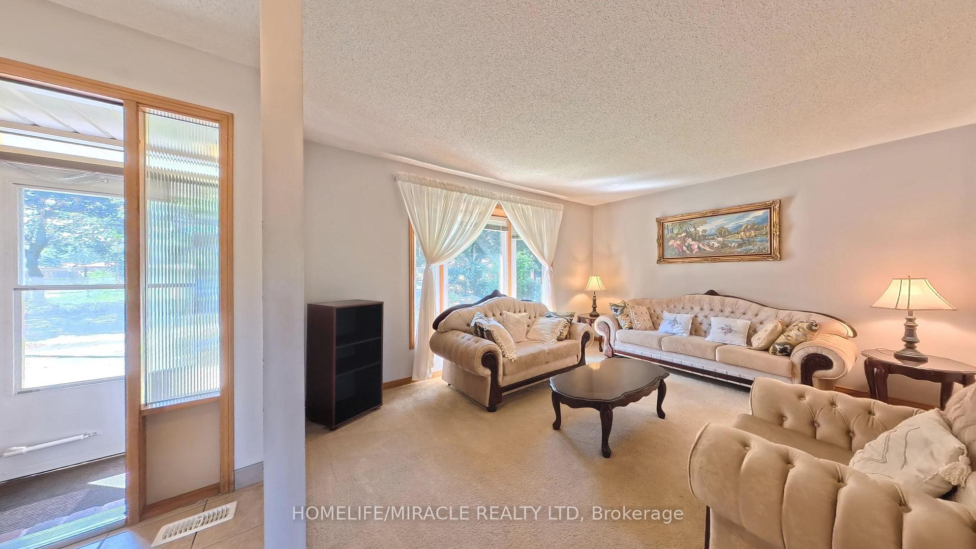 Photo 2 of 56 Scenic Wood Crescent, Kitchener, Stanley Park — HOMEH