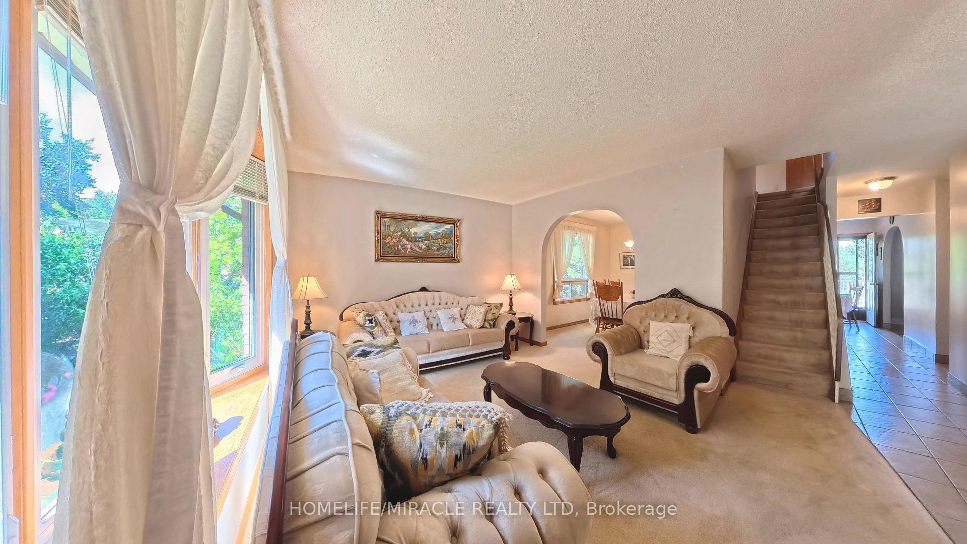 Photo 3 of 56 Scenic Wood Crescent, Kitchener, Stanley Park — HOMEH