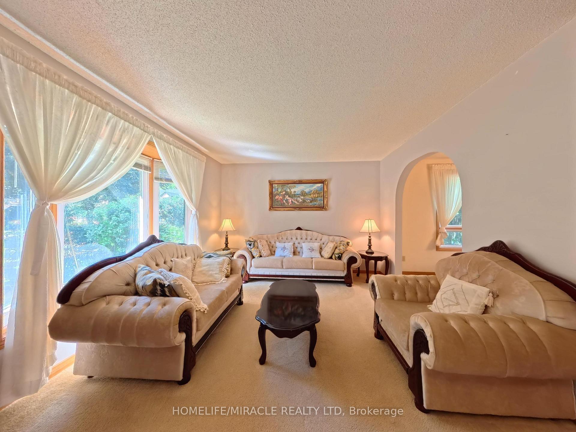 Photo 4 of 56 Scenic Wood Crescent, Kitchener, Stanley Park — HOMEH