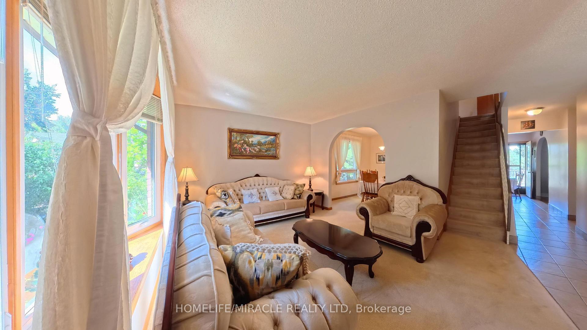 Photo 5 of 56 Scenic Wood Crescent, Kitchener, Stanley Park — HOMEH