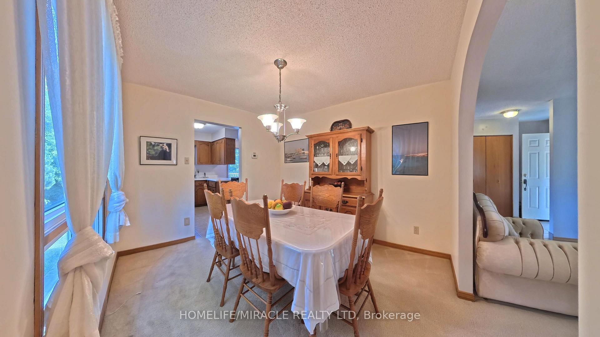 Photo 9 of 56 Scenic Wood Crescent, Kitchener, Stanley Park — HOMEH