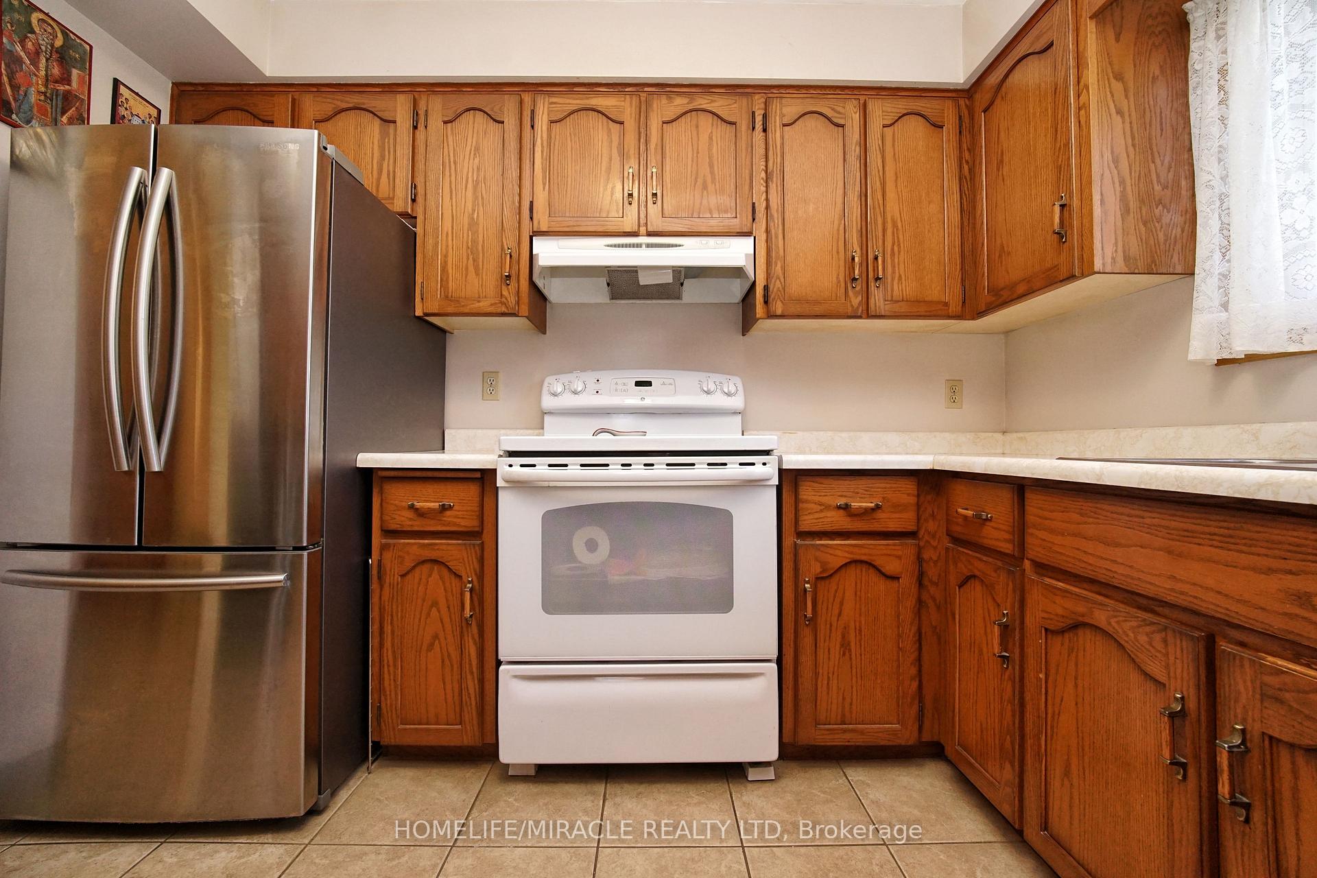 Photo 12 of 56 Scenic Wood Crescent, Kitchener, Stanley Park — HOMEH