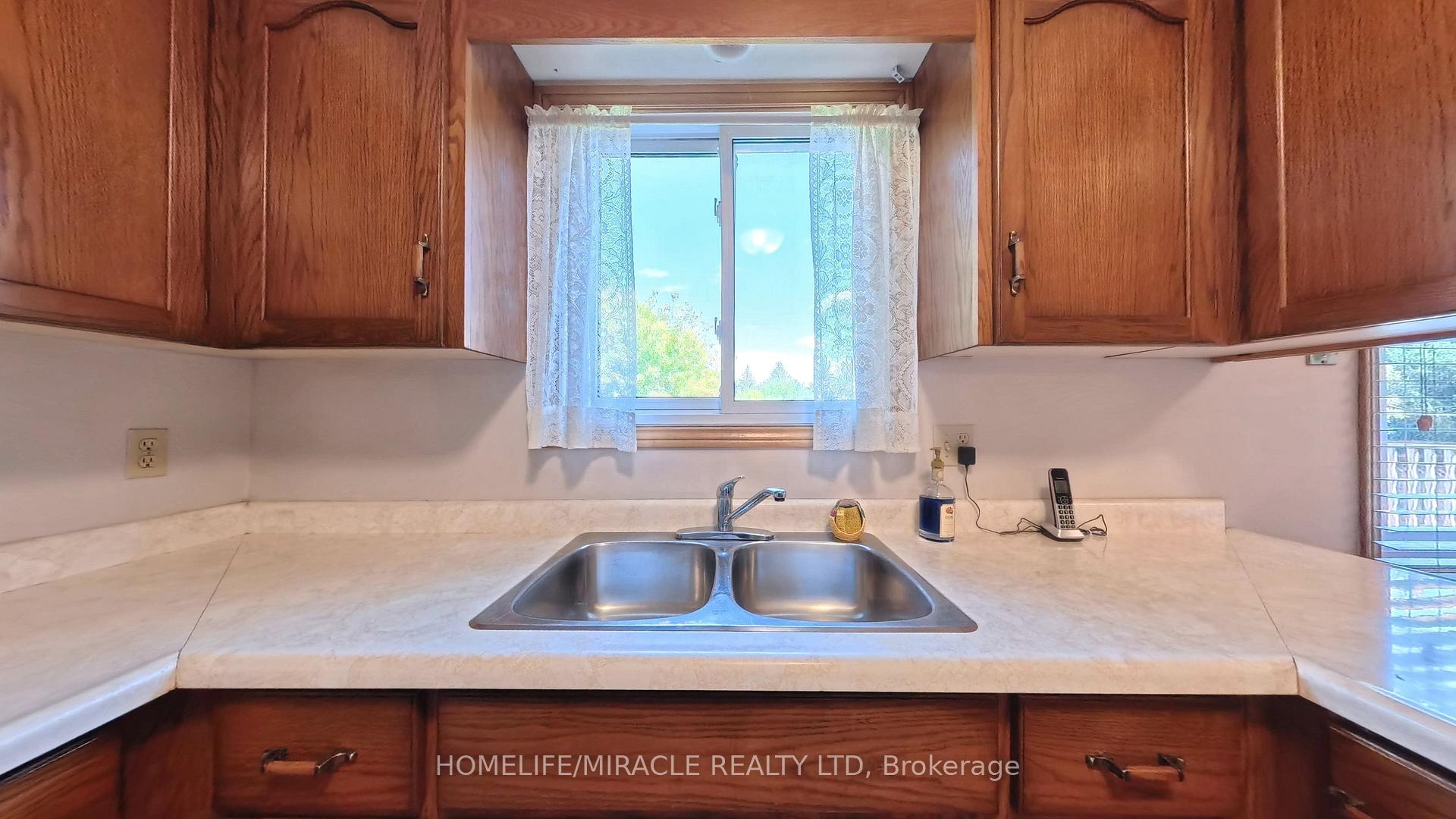 Photo 13 of 56 Scenic Wood Crescent, Kitchener, Stanley Park — HOMEH