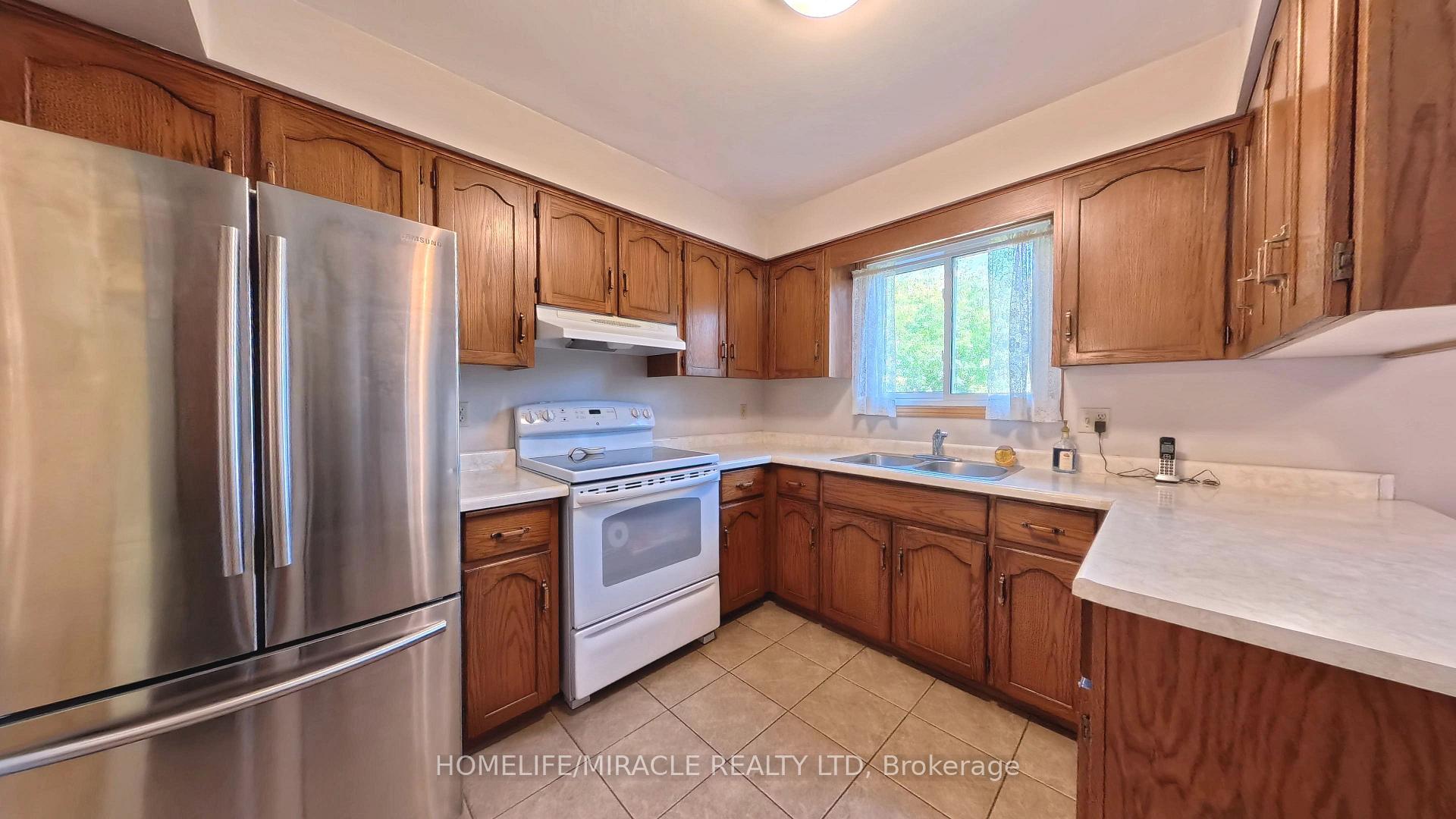 Photo 15 of 56 Scenic Wood Crescent, Kitchener, Stanley Park — HOMEH