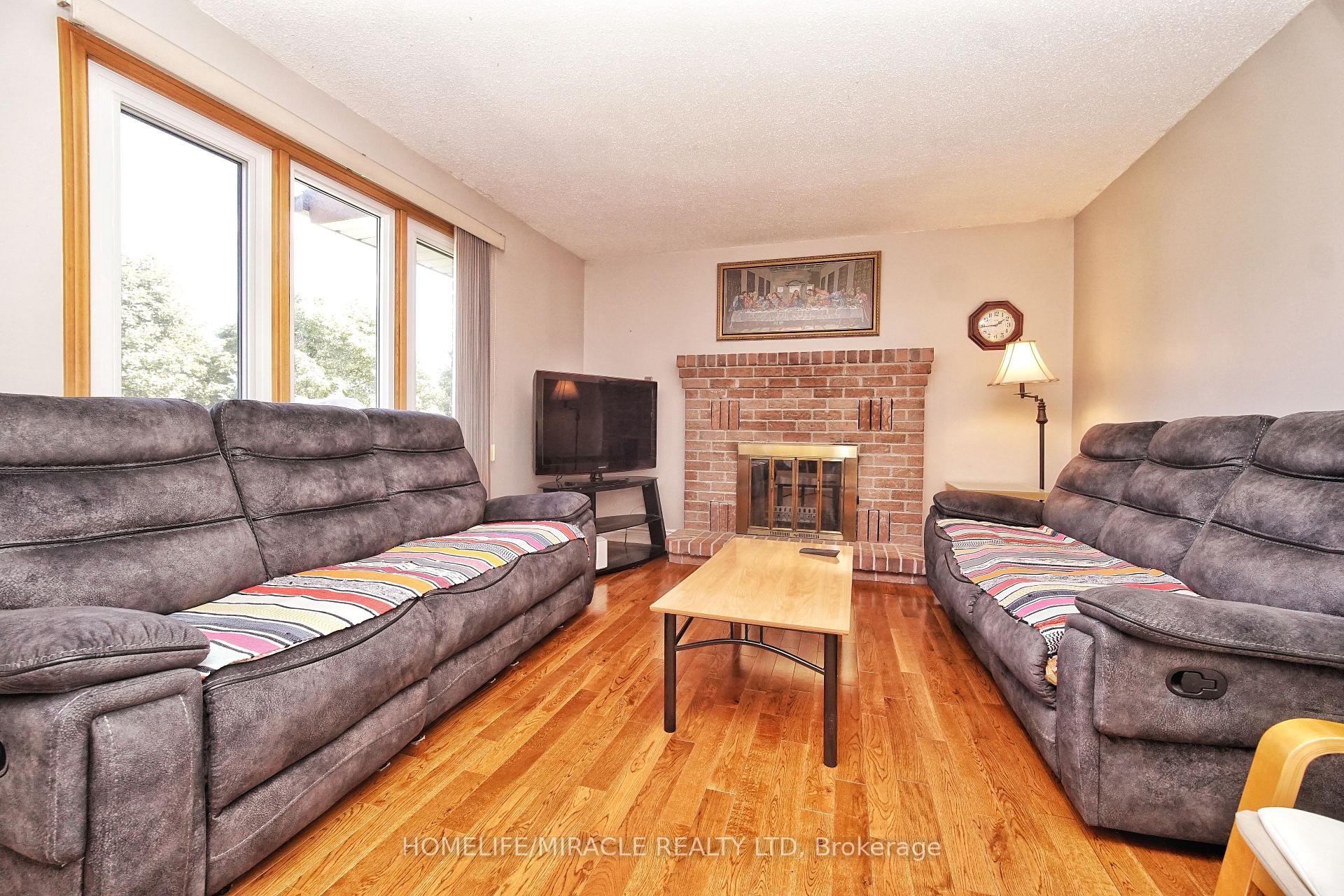 Photo 18 of 56 Scenic Wood Crescent, Kitchener, Stanley Park — HOMEH