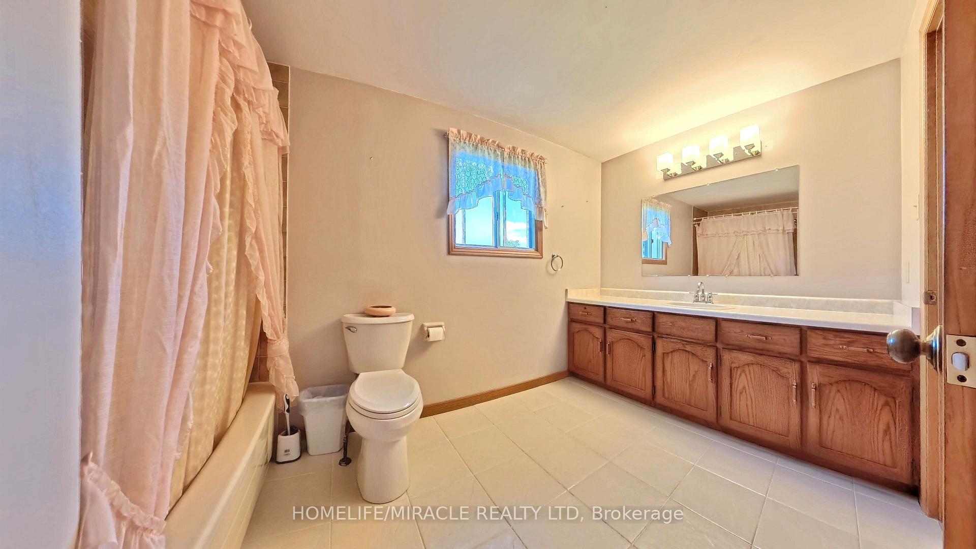 Photo 24 of 56 Scenic Wood Crescent, Kitchener, Stanley Park — HOMEH