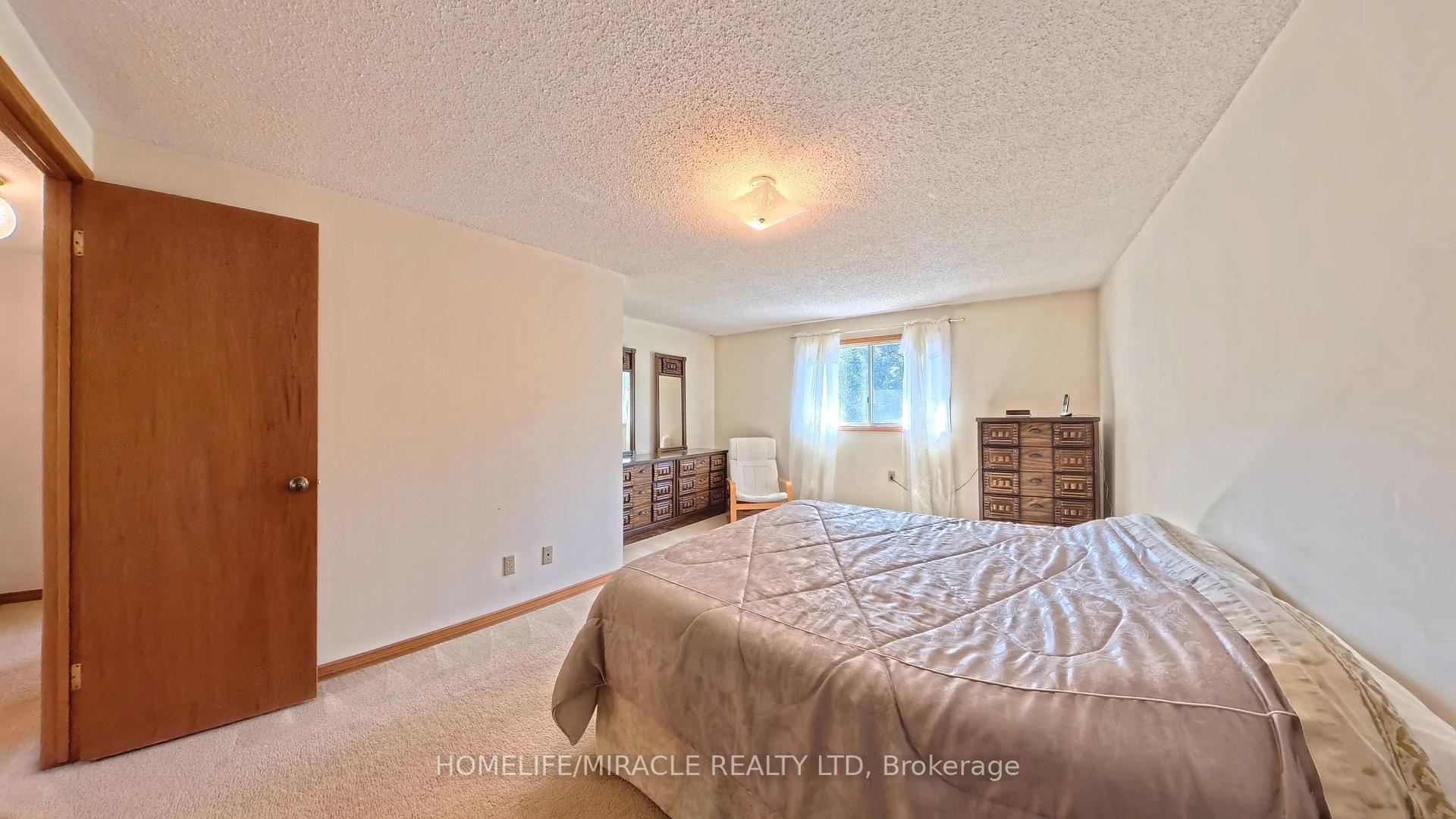 Photo 25 of 56 Scenic Wood Crescent, Kitchener, Stanley Park — HOMEH