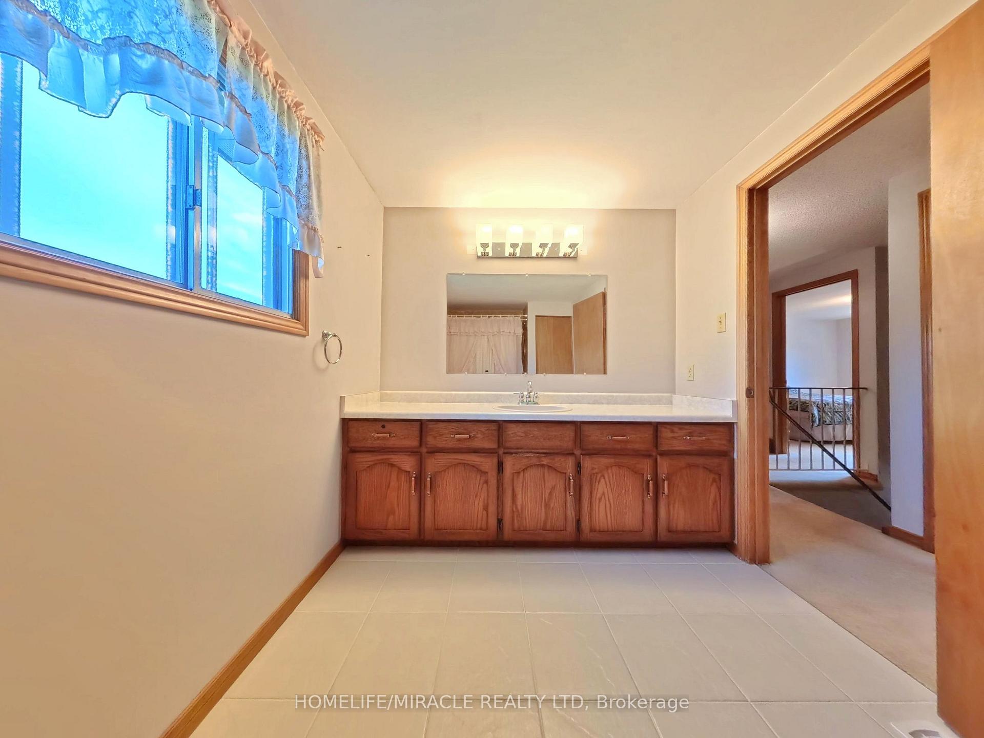 Photo 27 of 56 Scenic Wood Crescent, Kitchener, Stanley Park — HOMEH