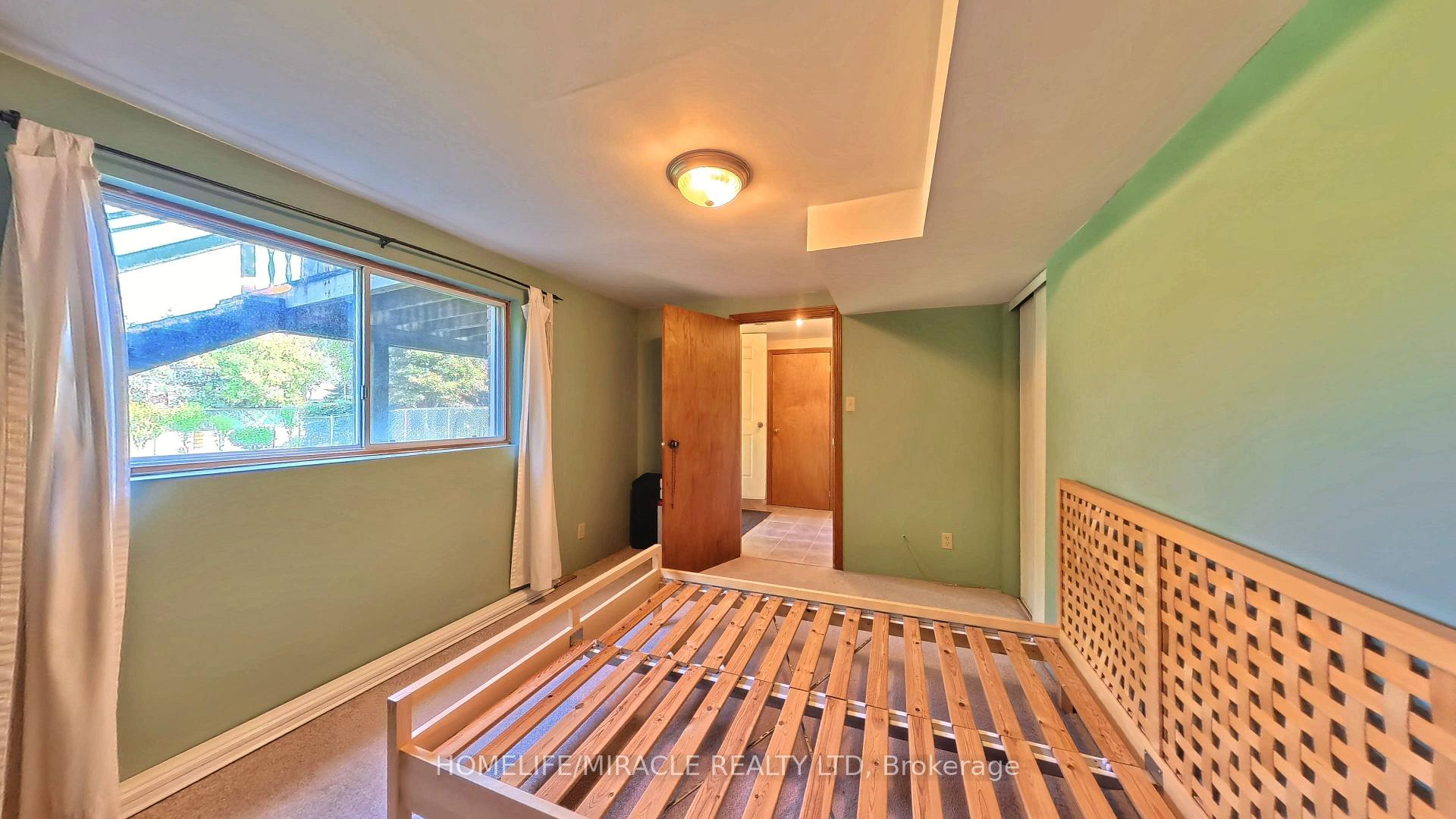 Photo 35 of 56 Scenic Wood Crescent, Kitchener, Stanley Park — HOMEH