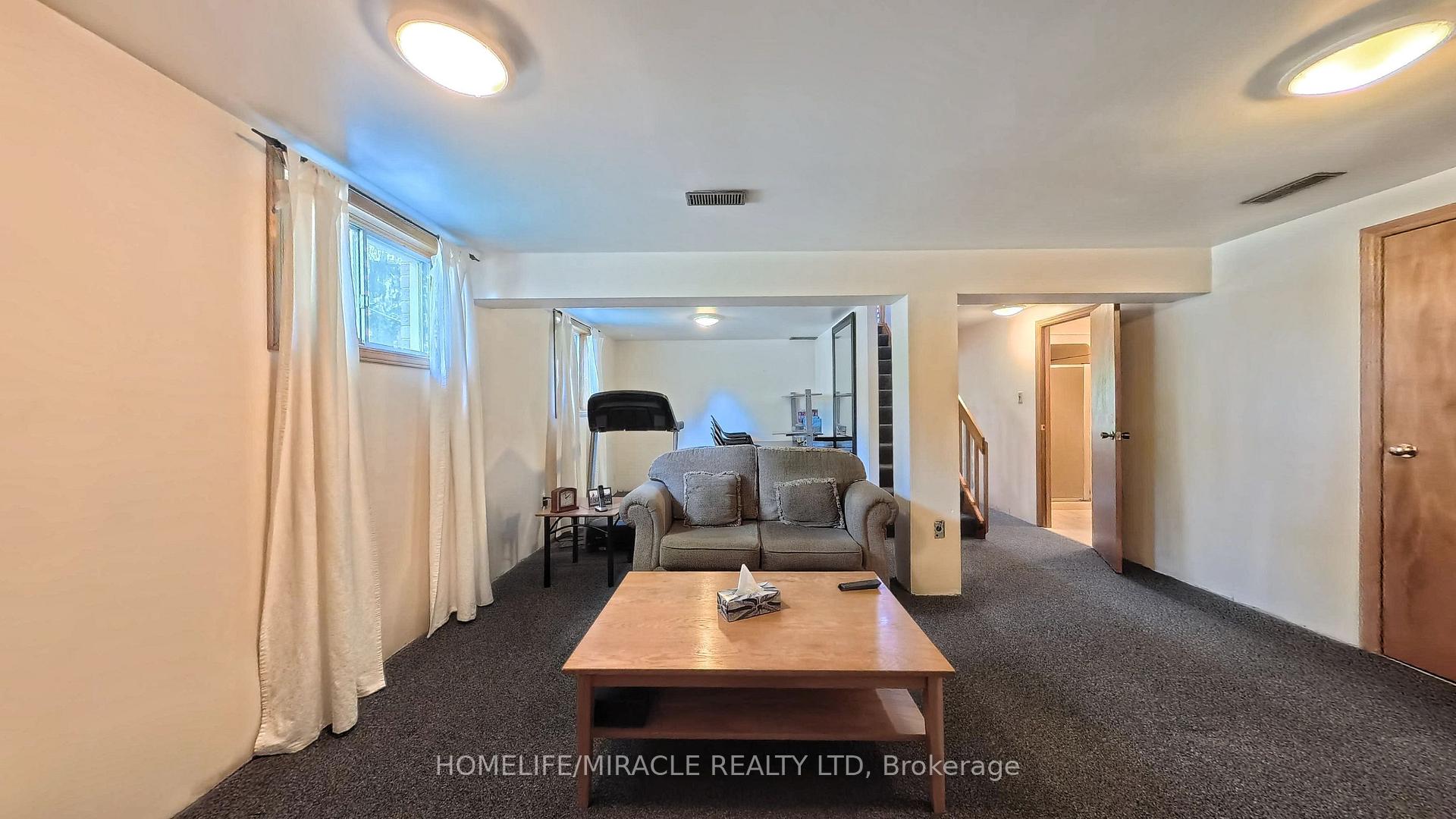 Photo 37 of 56 Scenic Wood Crescent, Kitchener, Stanley Park — HOMEH