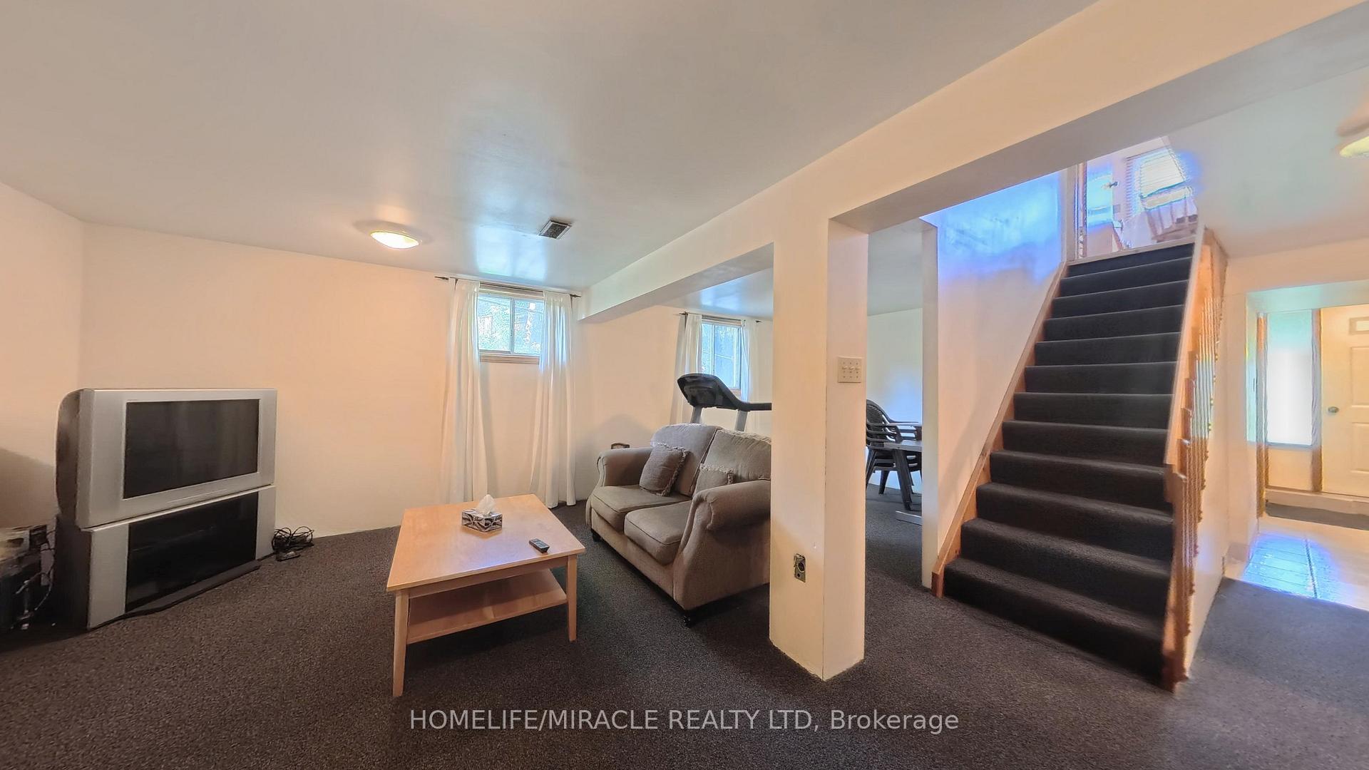 Photo 38 of 56 Scenic Wood Crescent, Kitchener, Stanley Park — HOMEH