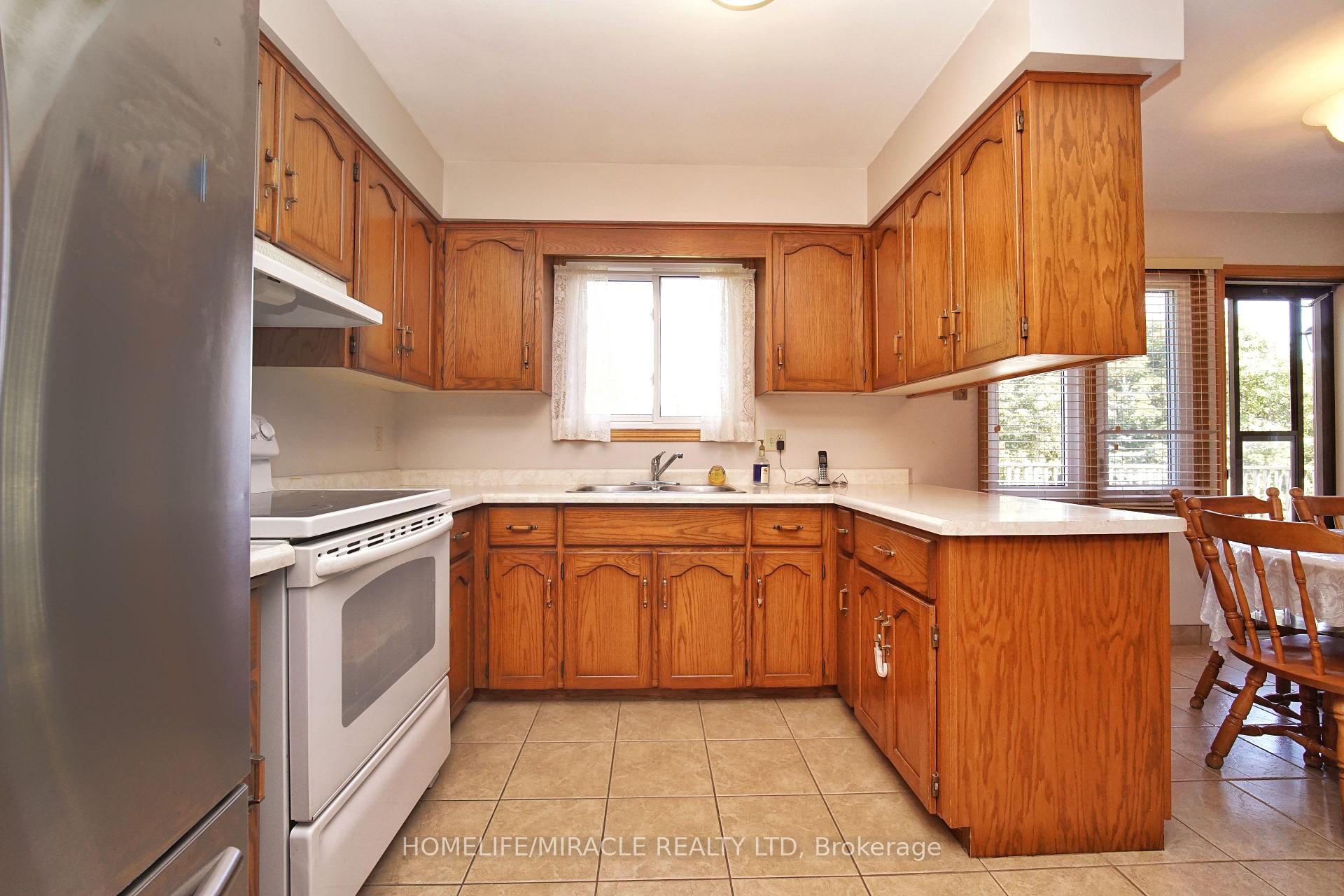 Photo 11 of 56 Scenic Wood Crescent, Kitchener, Stanley Park — HOMEH