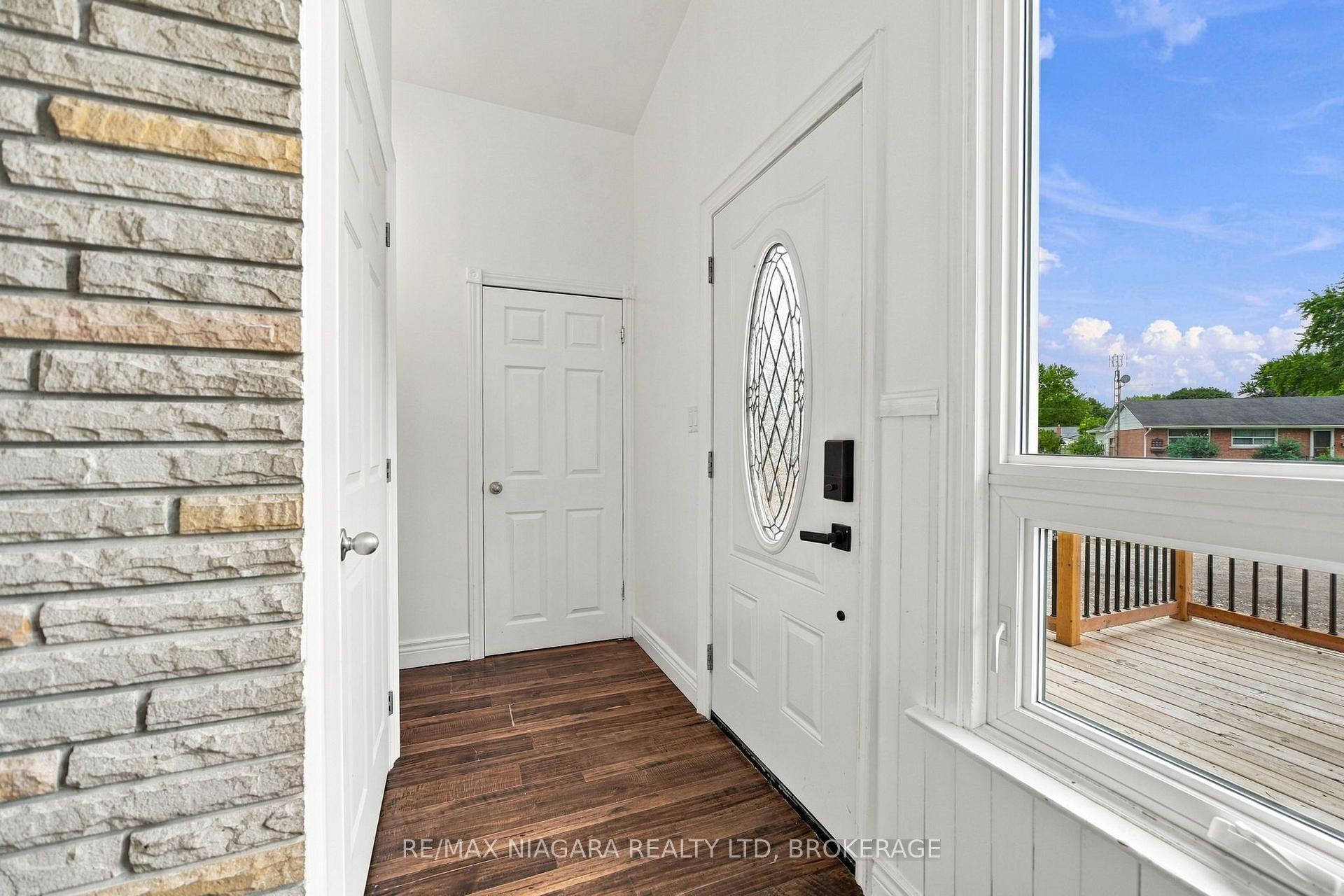 Photo 5 of 8 North Crescent Drive N, Welland, Dain City — HOMEH
