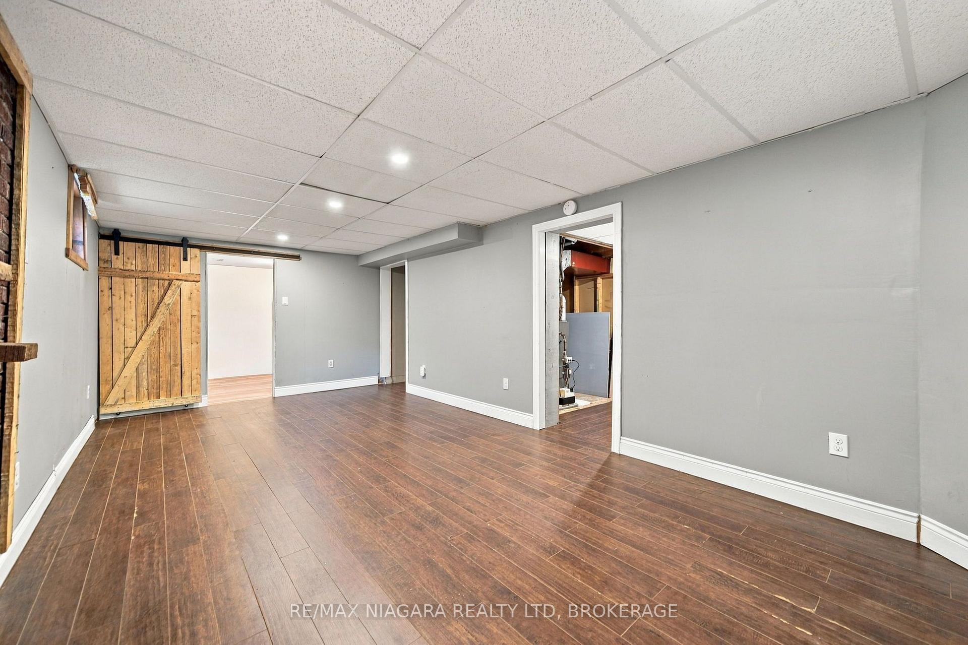 Photo 20 of 8 North Crescent Drive N, Welland, Dain City — HOMEH