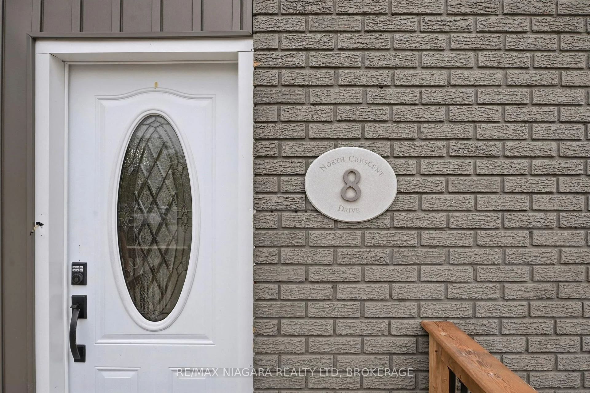Photo 8 of 8 North Crescent Drive N, Welland, Dain City — HOMEH