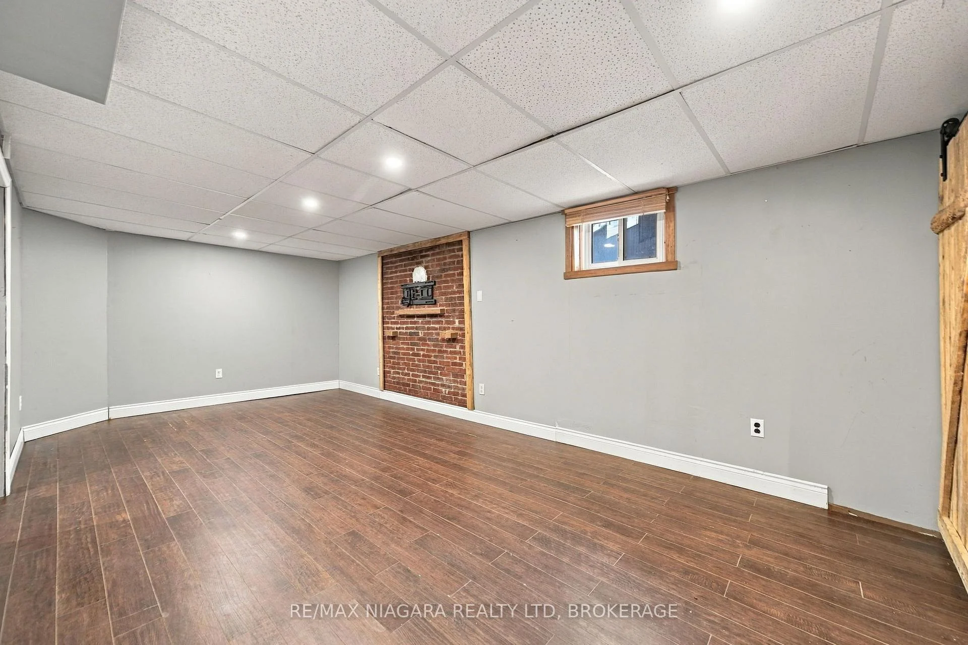 Photo 23 of 8 North Crescent Drive N, Welland, Dain City — HOMEH