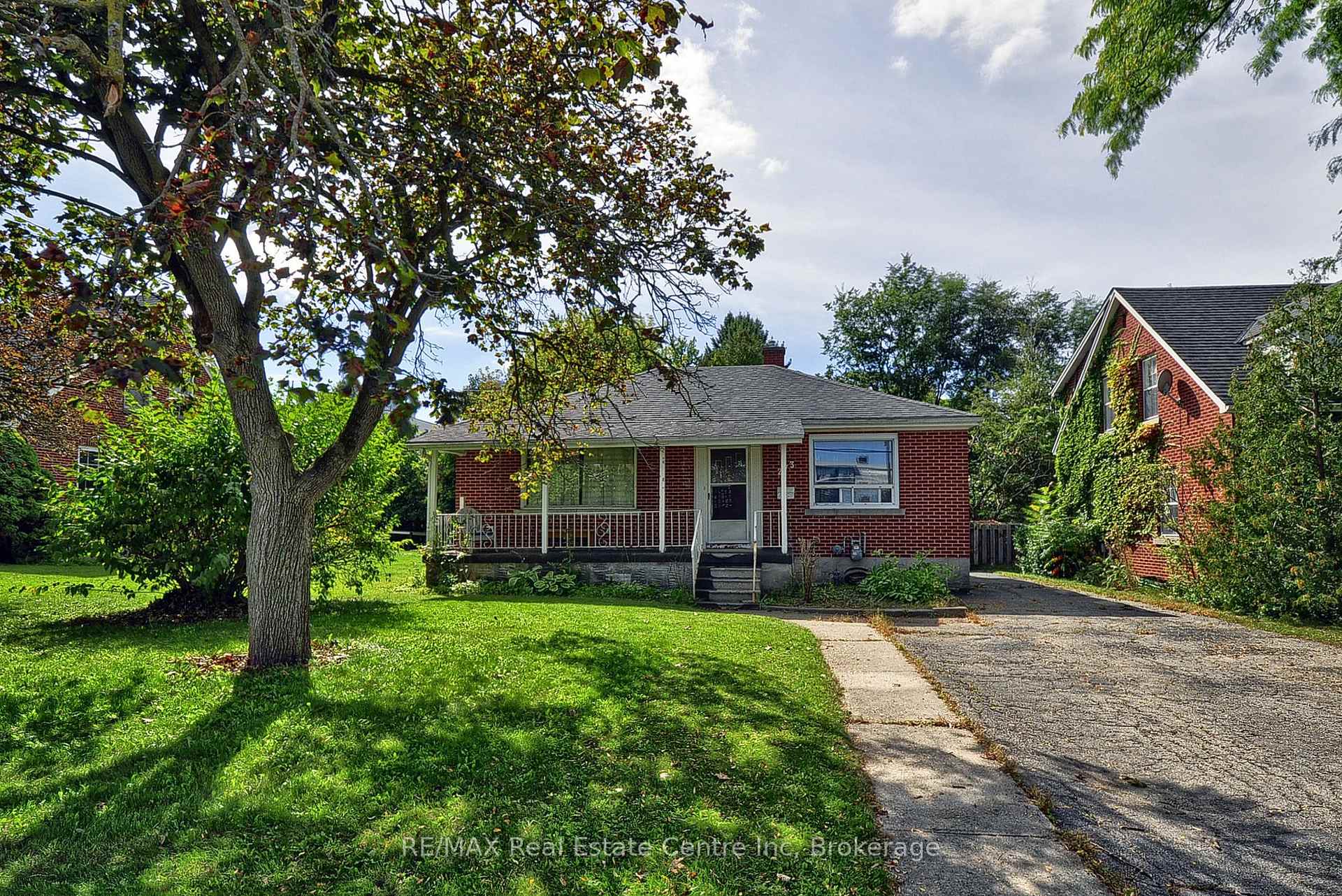 Photo 2 of 273 Albert Street, Waterloo, Beechwood/University — HOMEH