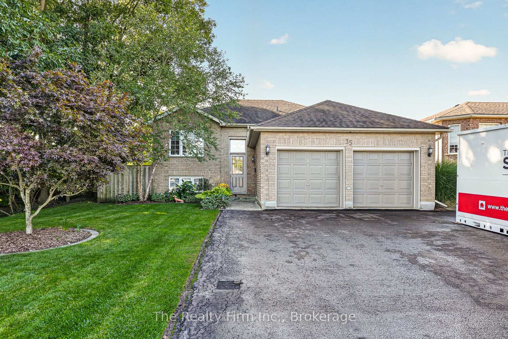Photo 2 of 35 Beech Boulevard, Tillsonburg — HOMEH