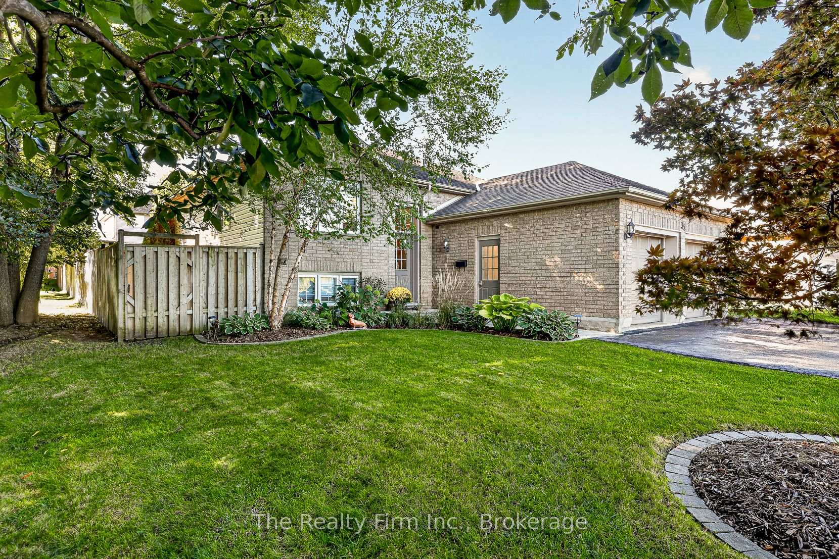 Photo 3 of 35 Beech Boulevard, Tillsonburg — HOMEH