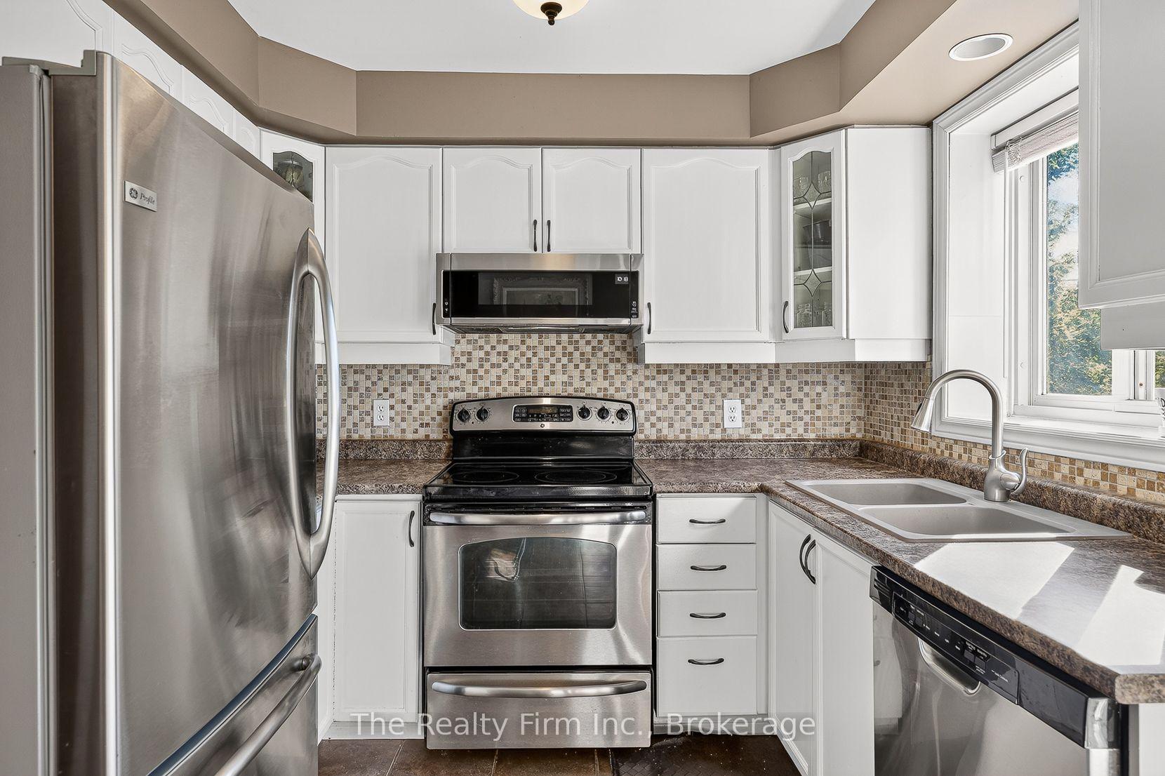 Photo 9 of 35 Beech Boulevard, Tillsonburg — HOMEH