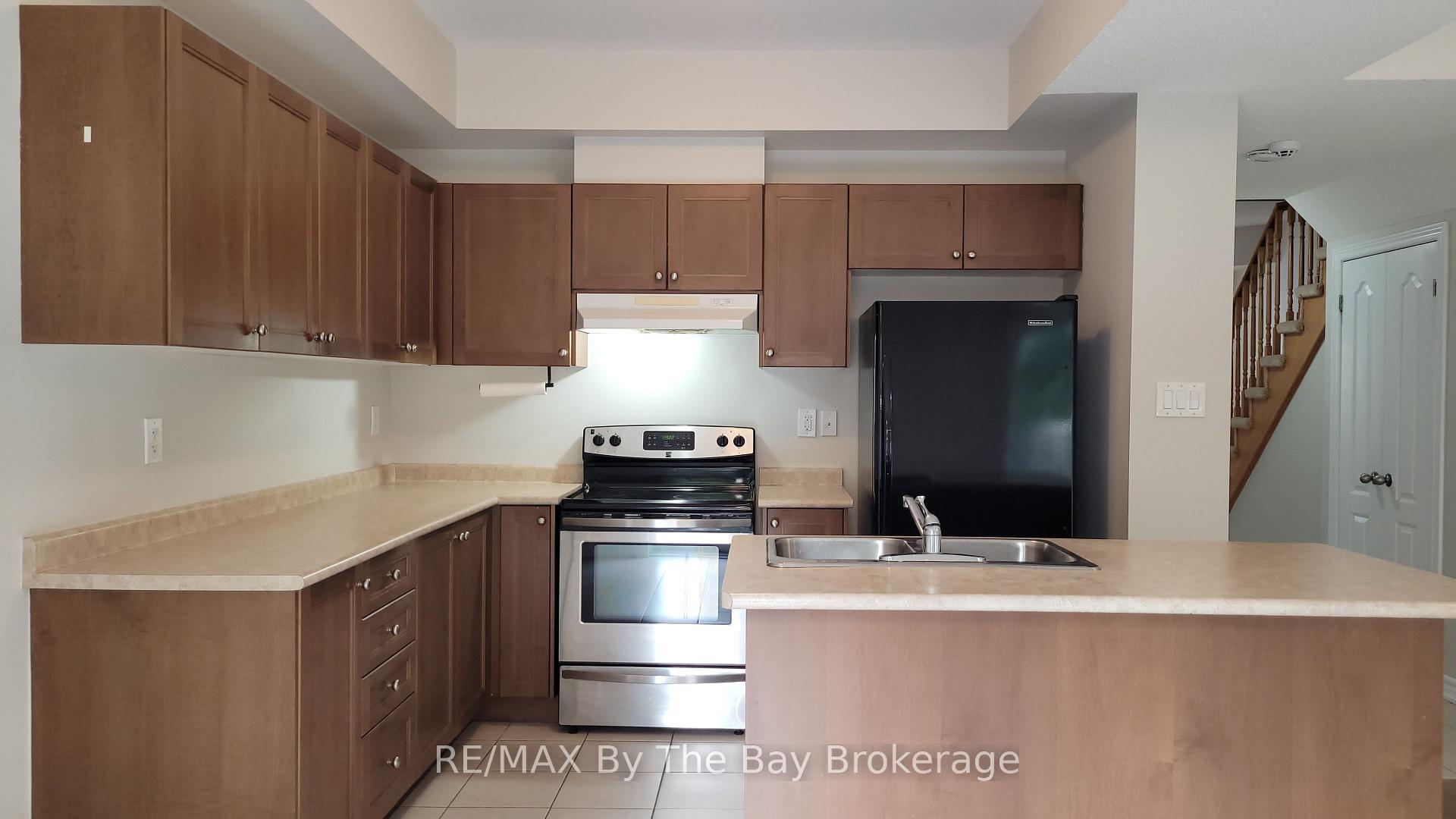 Photo 3 of 28 Arcadia Drive, Wasaga Beach — HOMEH